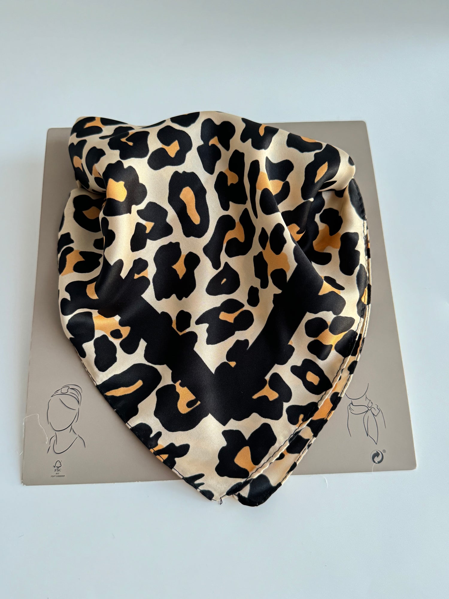 İTHAL Z*RA MARKA LEOPARLI BANDANA FULAR