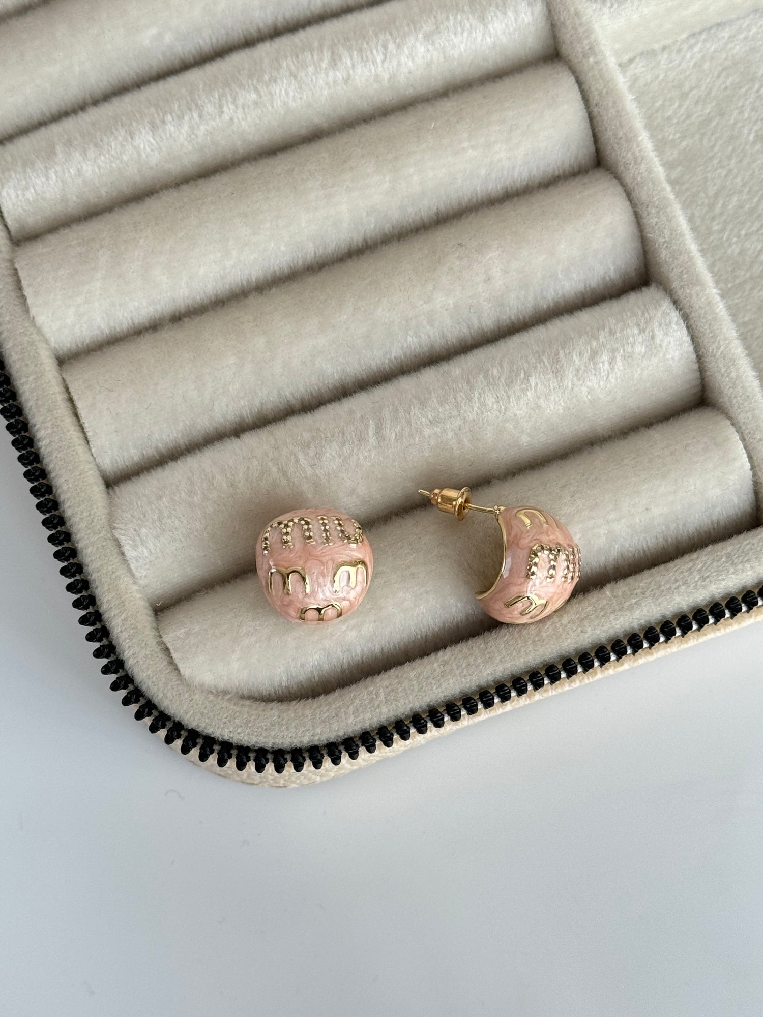 İTHAL MARKA MODEL PEMBE MİNELİ KÜPE