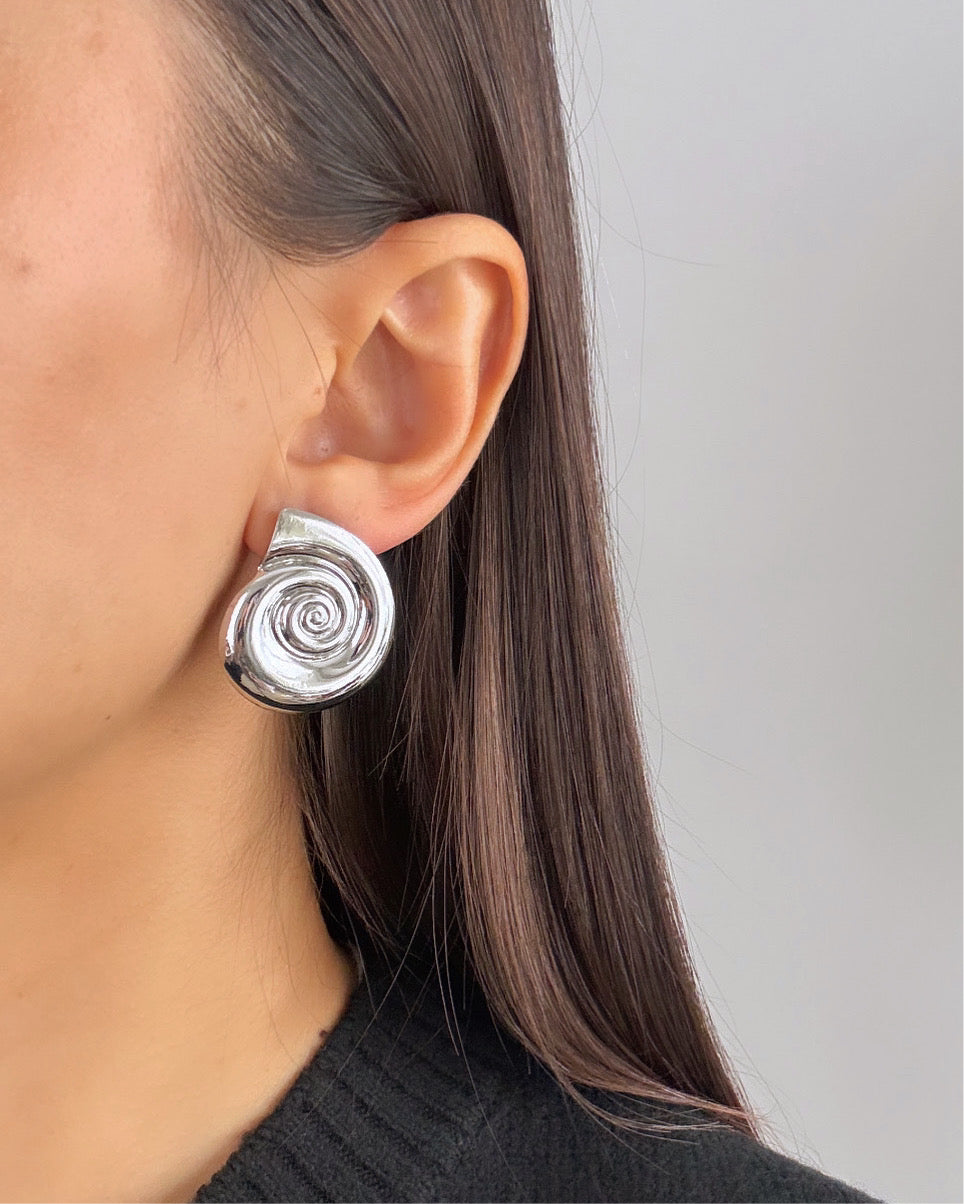 İTHAL SALYANGOZ DETAYLI SİLVER KÜPE