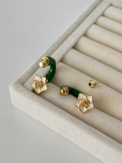 İTHAL YEŞİL MİNELİ ÇİÇEK DETAYLI MARKA MODEL GOLD KÜPE