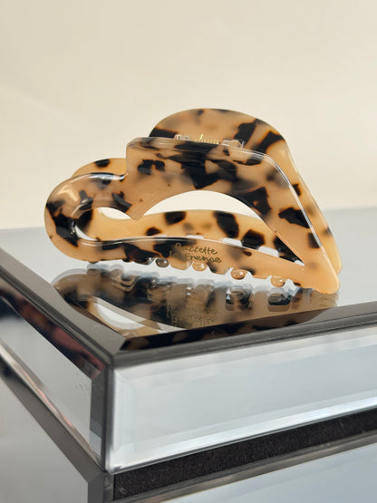 İTHAL KALP DETAYLI LEOPAR KEMİK MANDAL TOKA