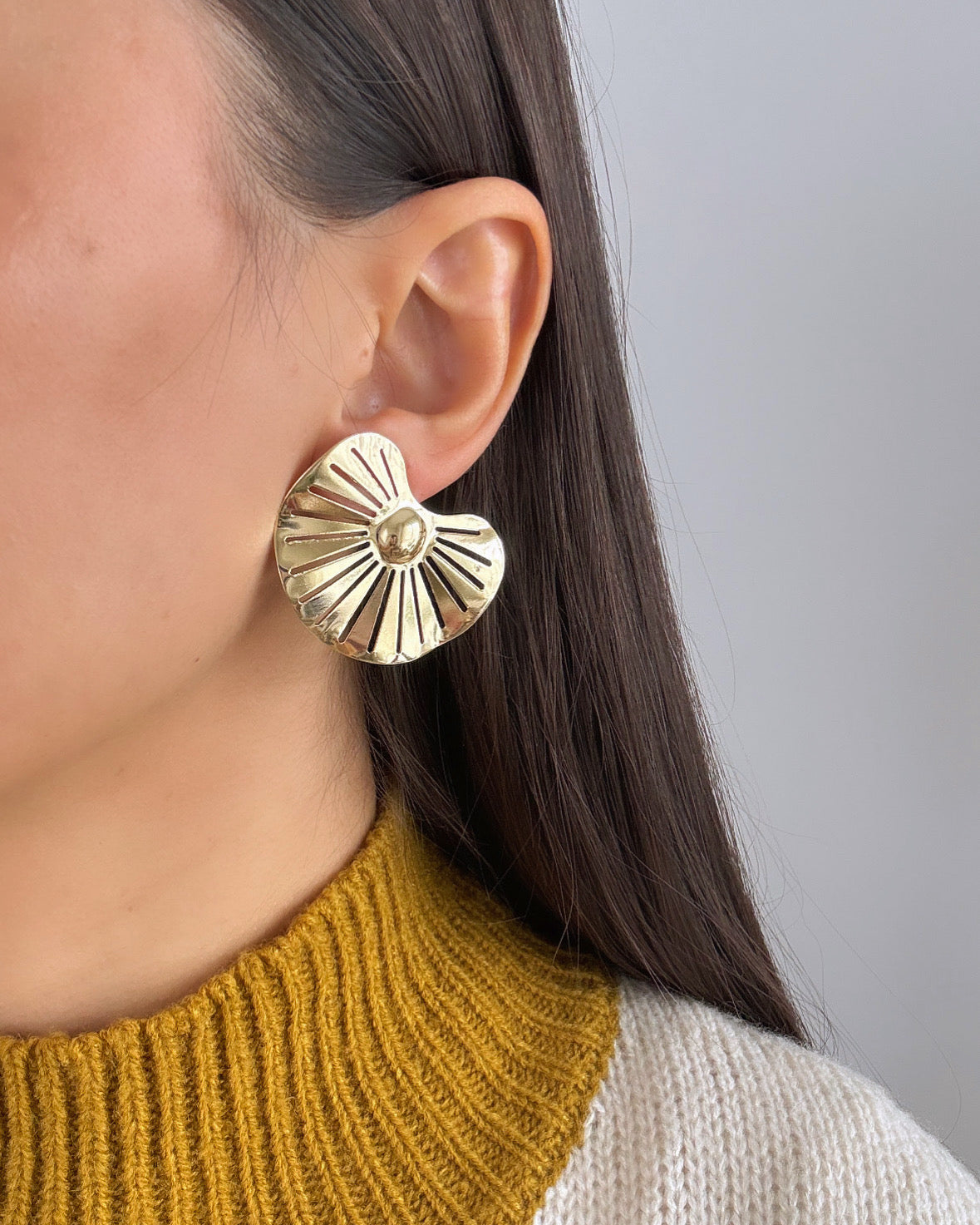 İTHAL YAPRAK MODEL GOLD KÜPE