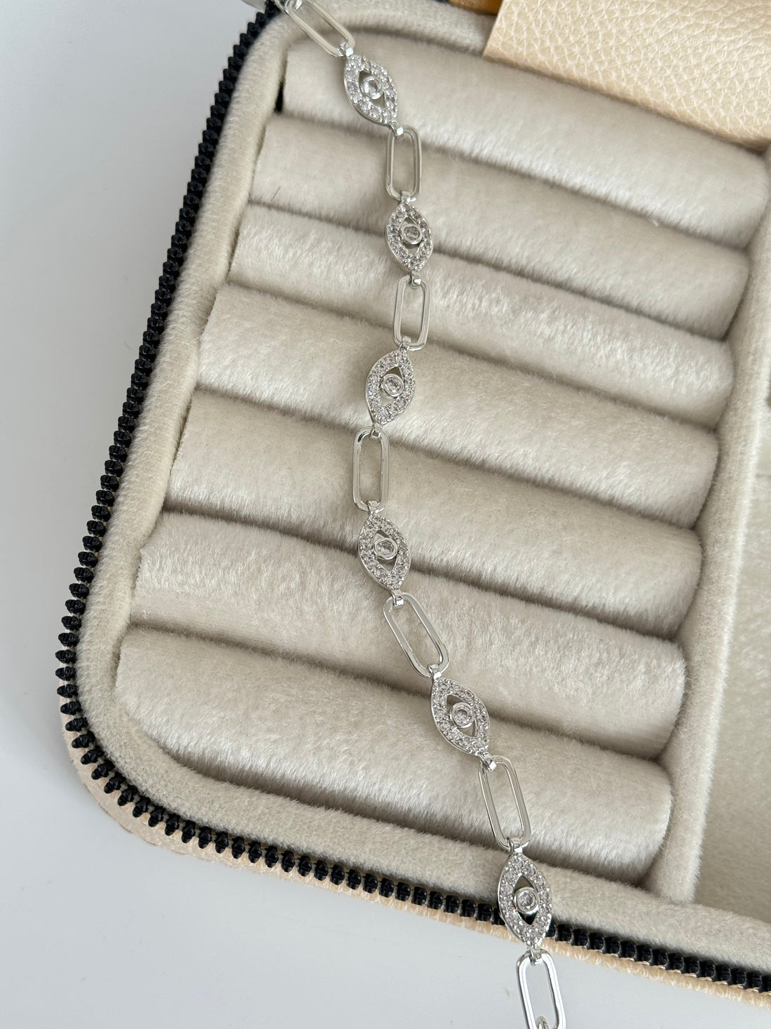 NAVAZ GÖZ DETAYLI SİLVER BİLEKLİK