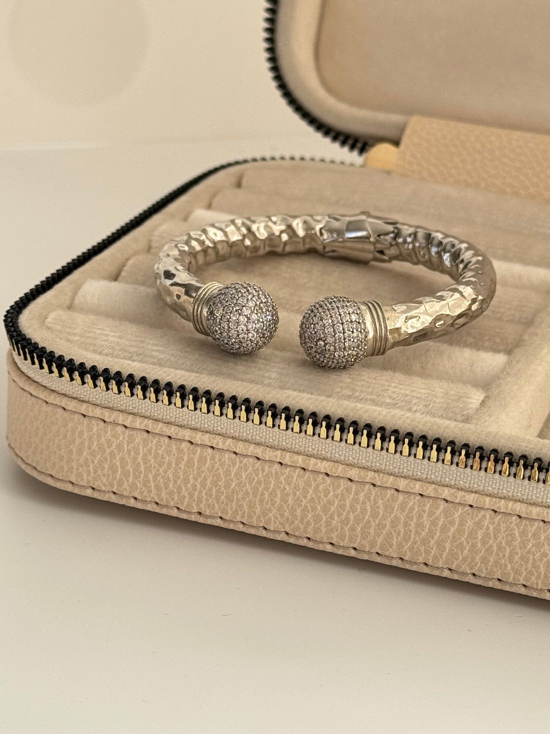 FİRAZ ALTIN KAPLAMA TAŞLI AYARLANABİLİR SİLVER KELEPÇE BİLEKLİK