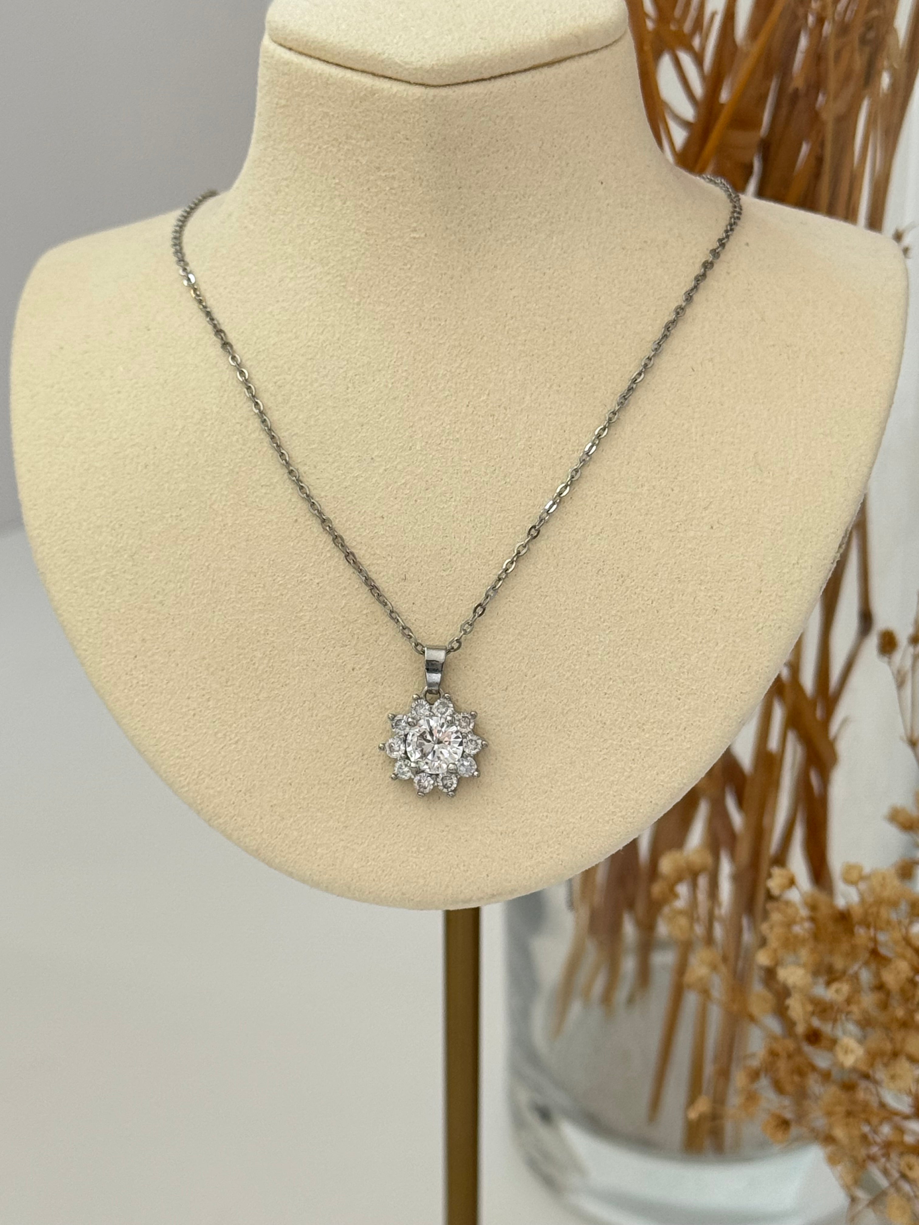 GÜNEŞ DETAYLI SİLVER ÇELİK KOLYE