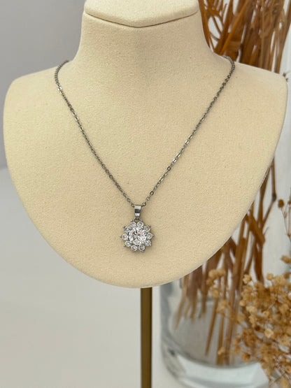 GÜNEŞ DETAYLI SİLVER ÇELİK KOLYE