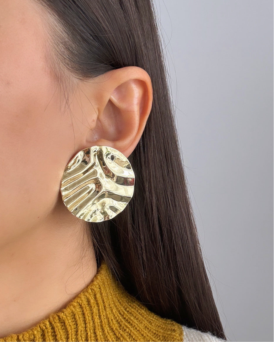 İTHAL OVAL FORM DESENLİ GOLD KÜPE