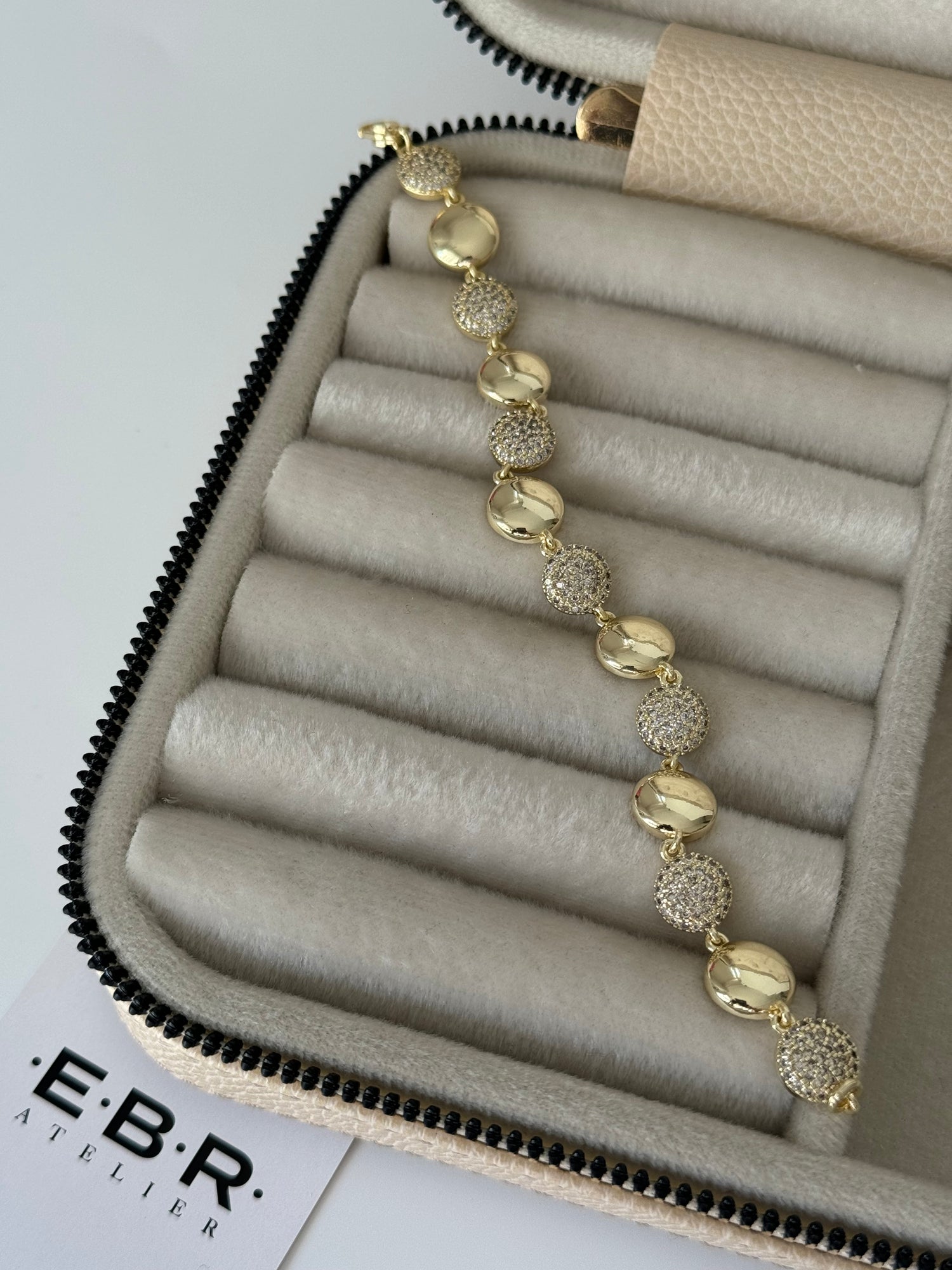 İTHAL OVAL TAŞ DETAYLI GOLD BİLEKLİK