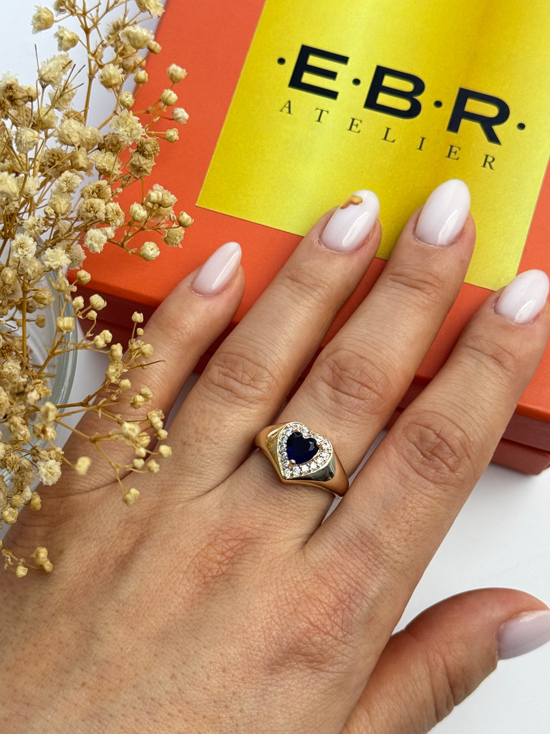 İTHAL SİYAH TAŞ DETAYLI KALPLİ GOLD AYARLANABİLİR YÜZÜK