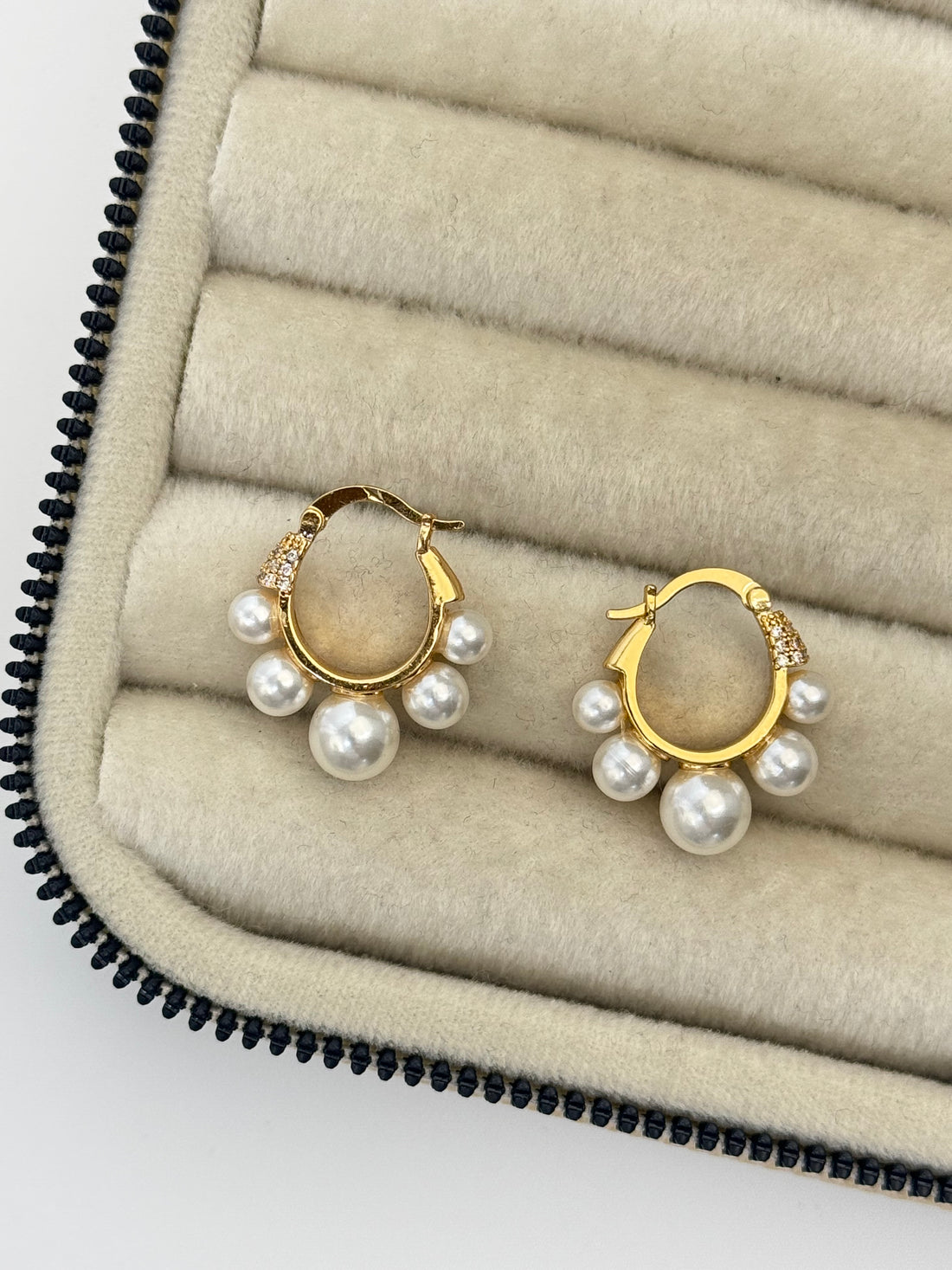 İTHAL İNCİ DETAYLI GOLD HALKA KÜPE