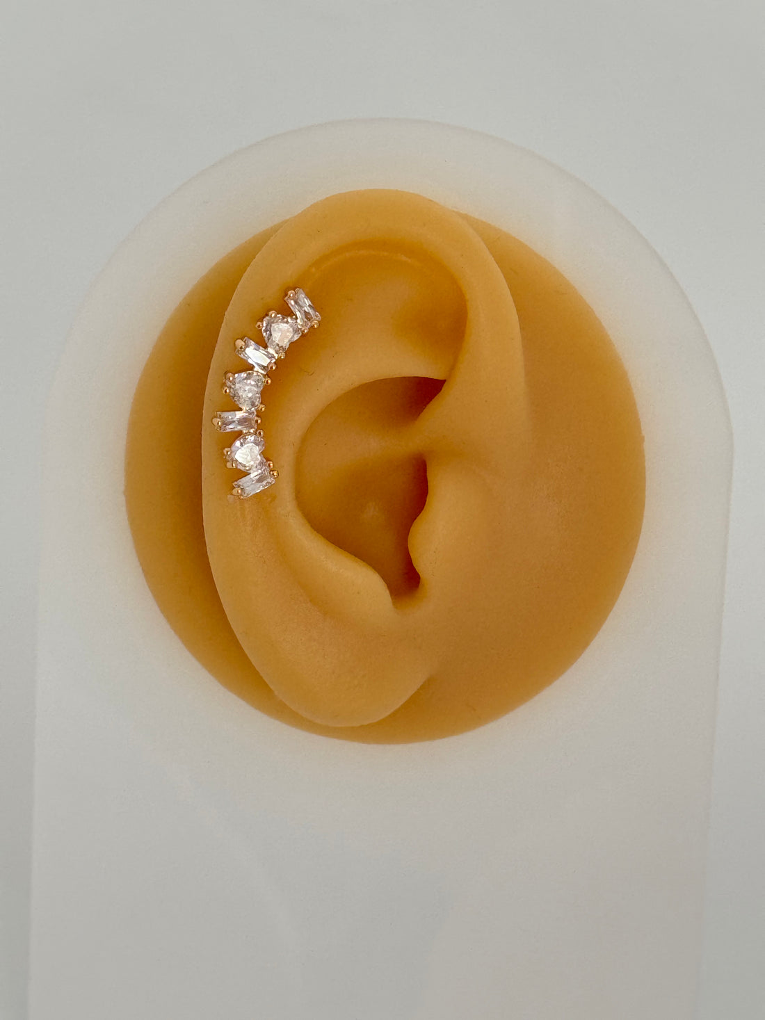 İTHAL KALP DETAYLI GOLD TRAGUS PİERCİNG