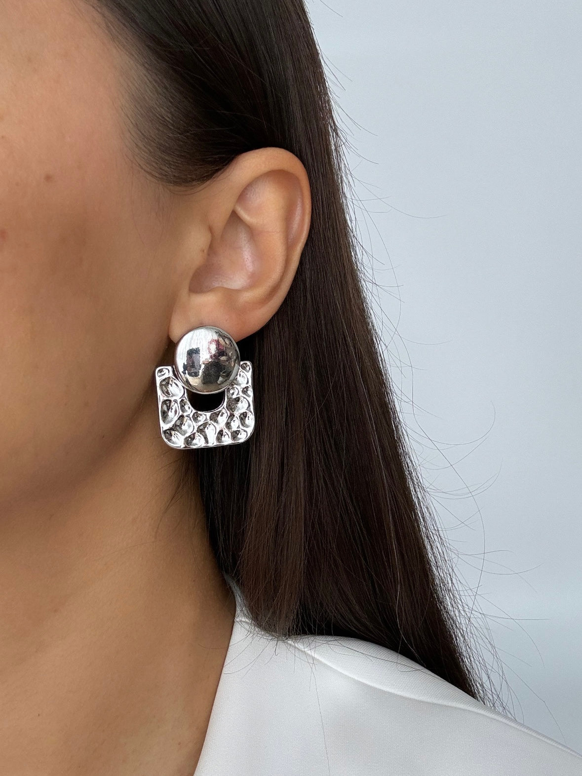 İTHAL KARE DÜĞME DETAYLI SİLVER KÜPE