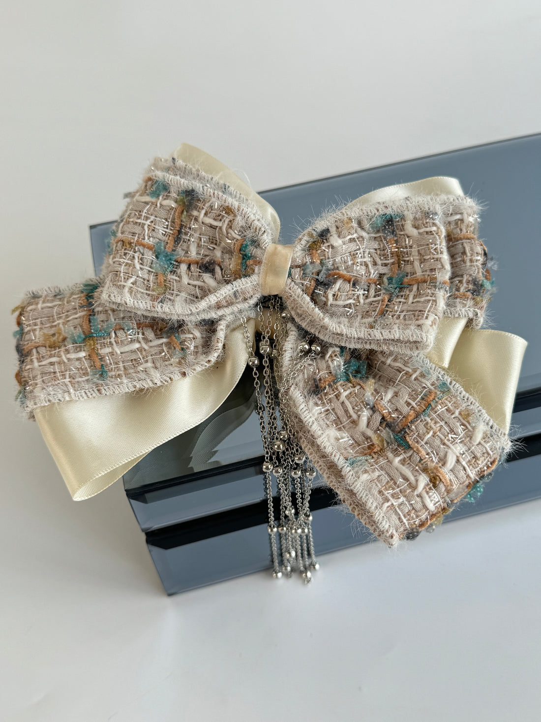 İTHAL  TÜVİT KUMAŞLI KREM FİYONKLU TOKA