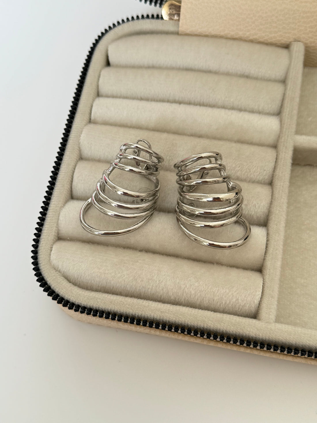 İTHAL SARMAL SİLVER KÜPE