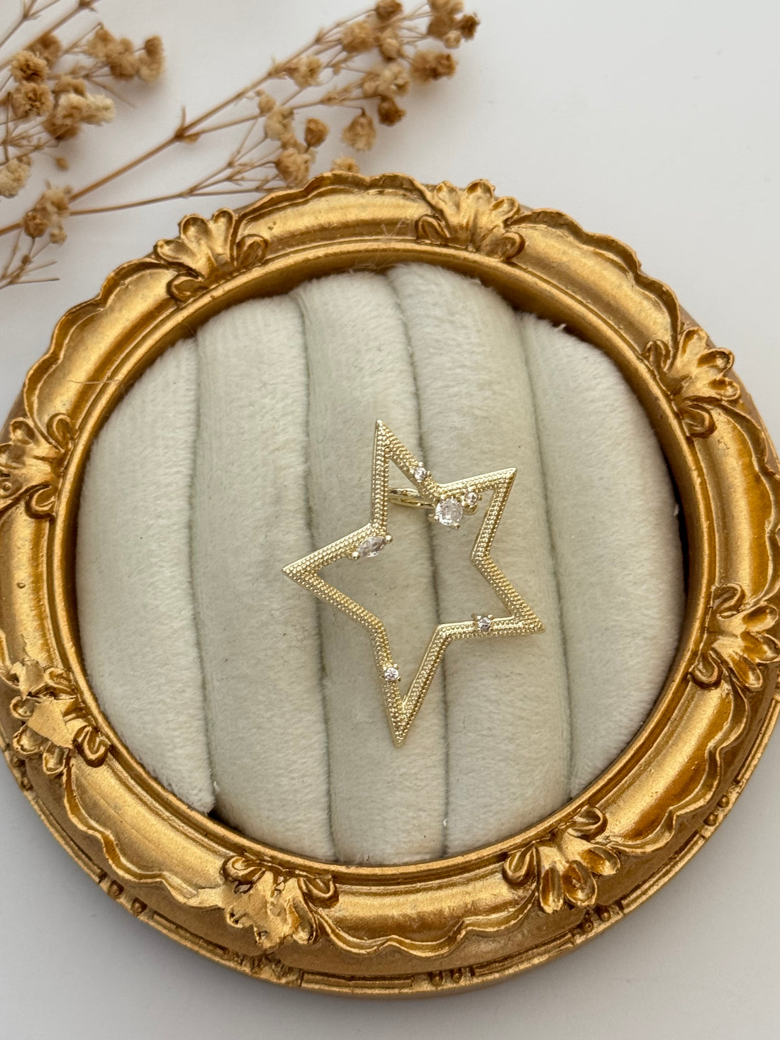 İTHAL YILDIZ DETAYLI KIKIRDAK KÜPE EARCUFF