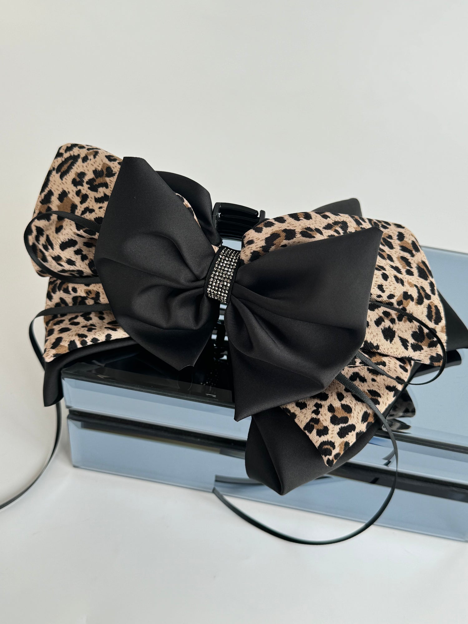 İTHAL FİYONKLU LEOPAR DETAYLI  MANDAL TOKA