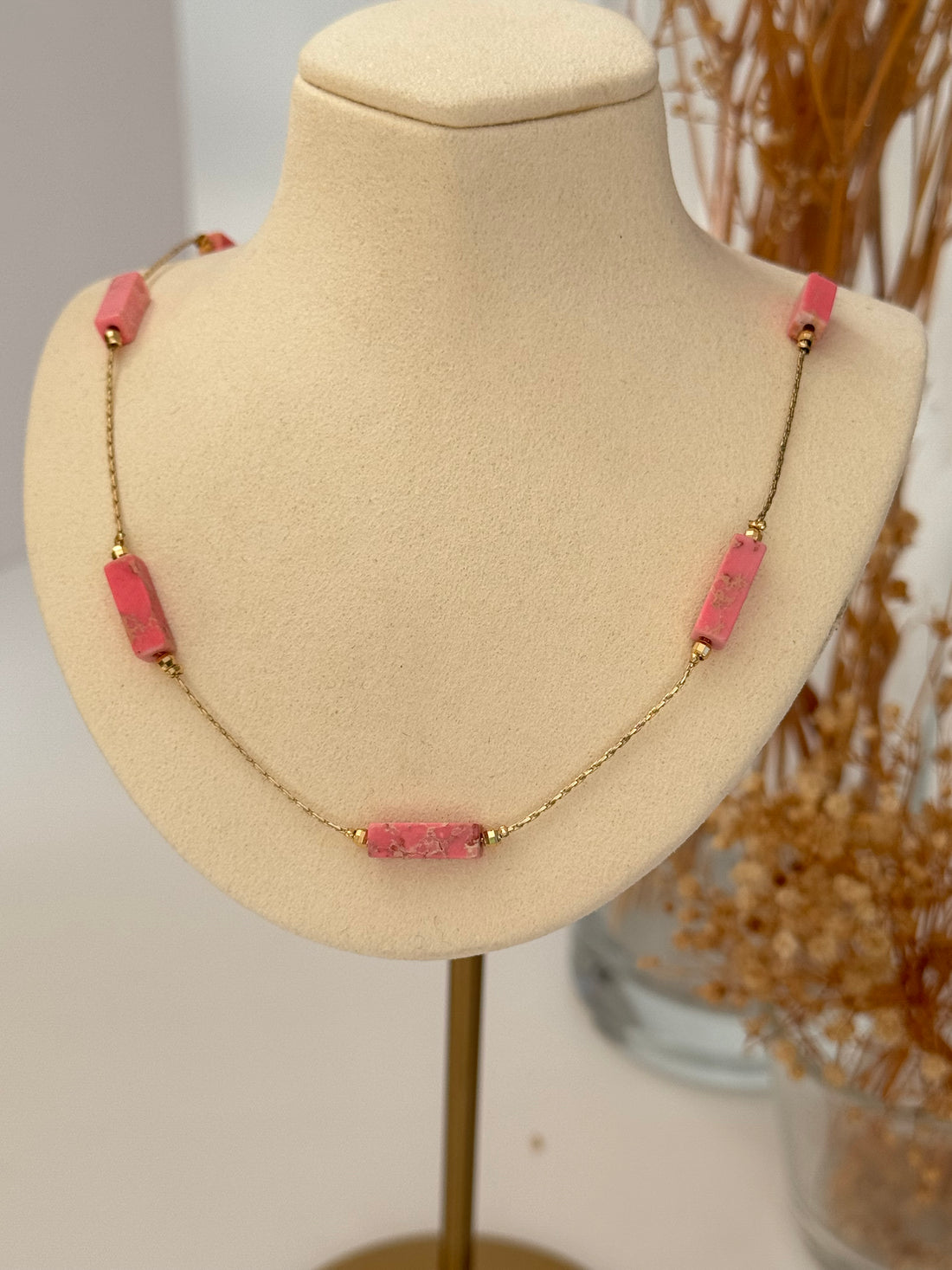 MİRA PEMBE TAŞLI ALTIN KAPLAMA DETAYLI KOLYE