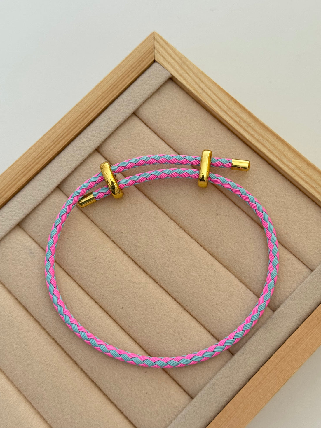 TEYA RENKLİ AYARLANABİLİR ÇELİK BİLEKLİK