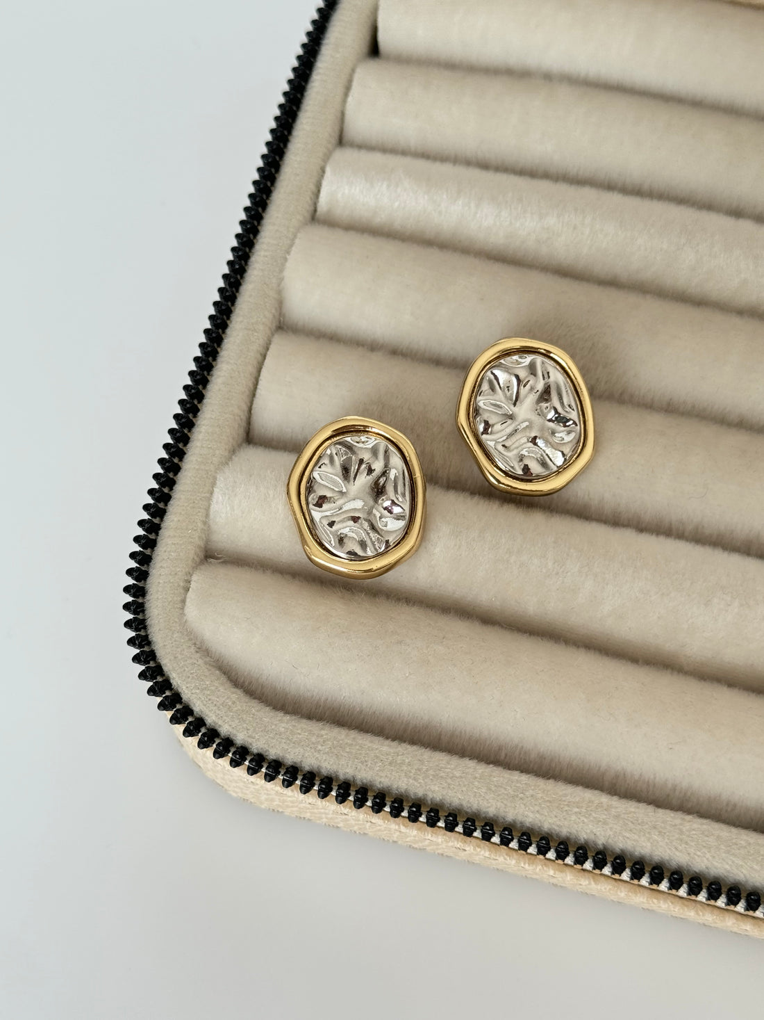 İTHAL OVAL DESENLİ GOLD-SİLVER KÜPE