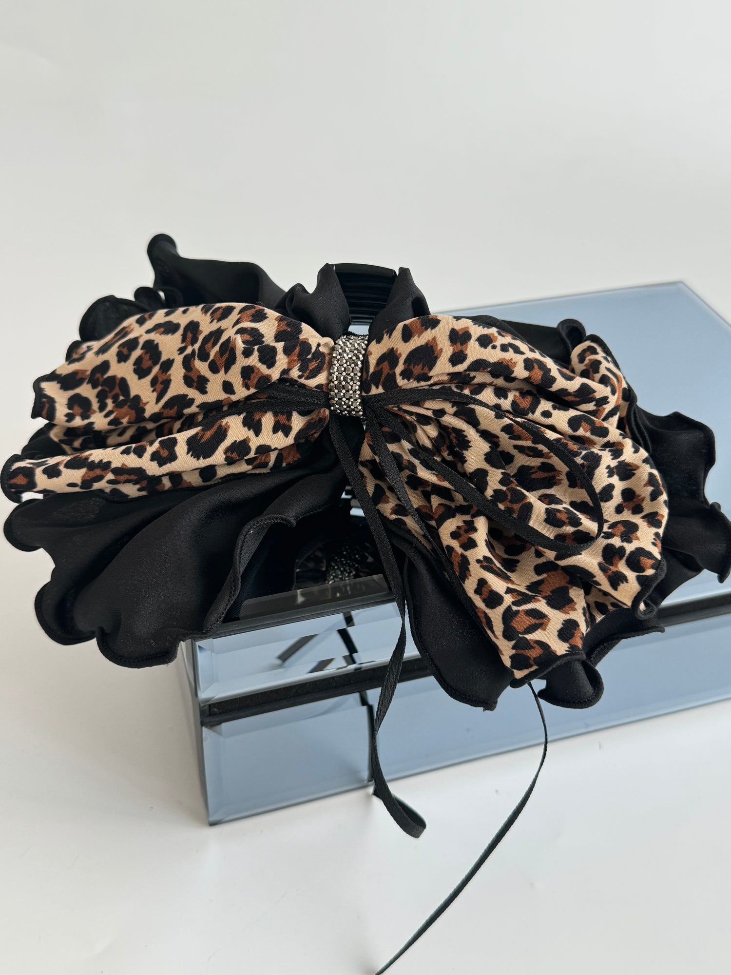 İTHAL FİYONKLU LEOPAR DETAYLI MANDAL TOKA