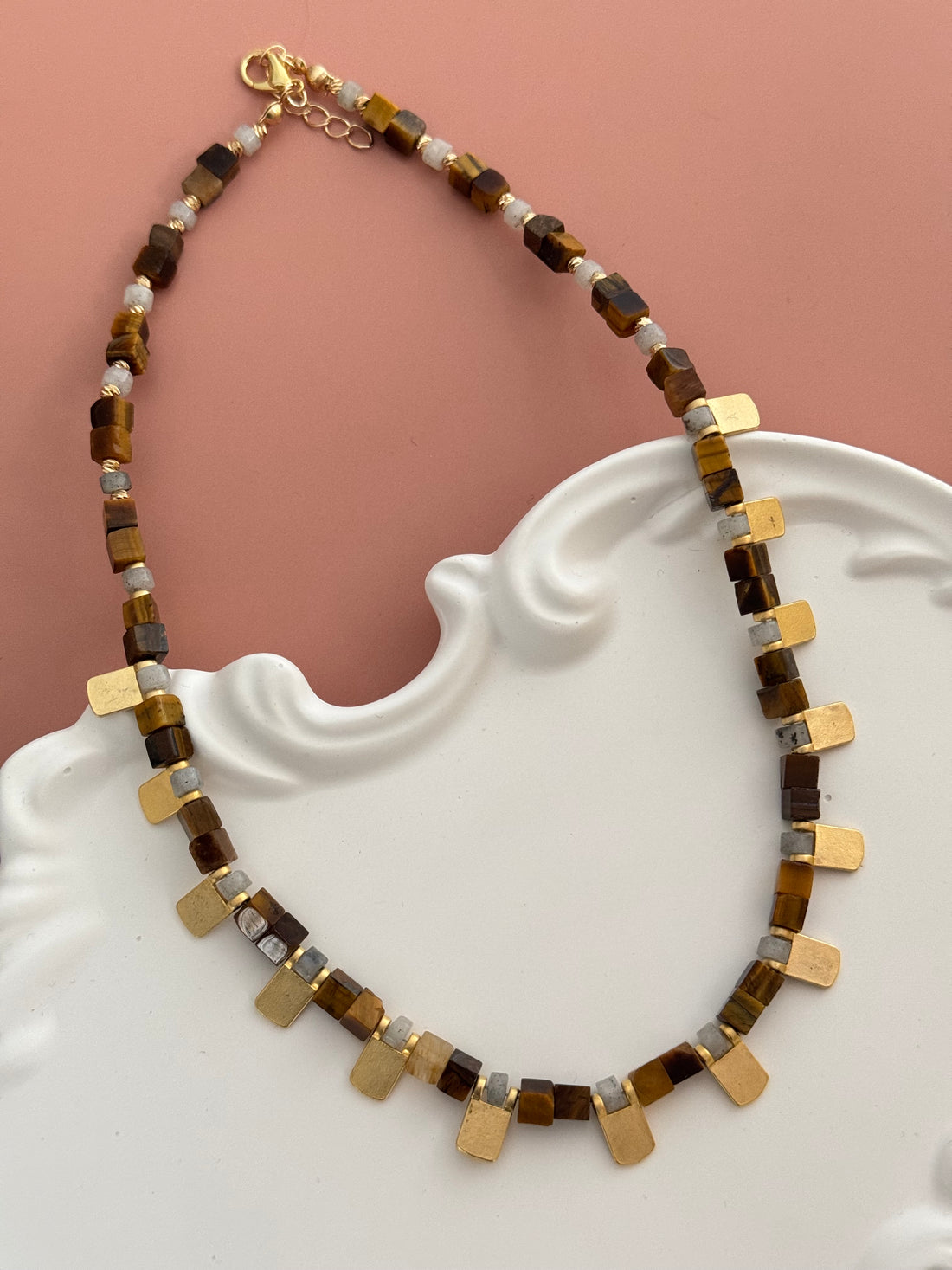 SELENYA KAHVERENGİ DOĞAL TAŞLI ALTIN KAPLAMA DETAYLI KOLYE