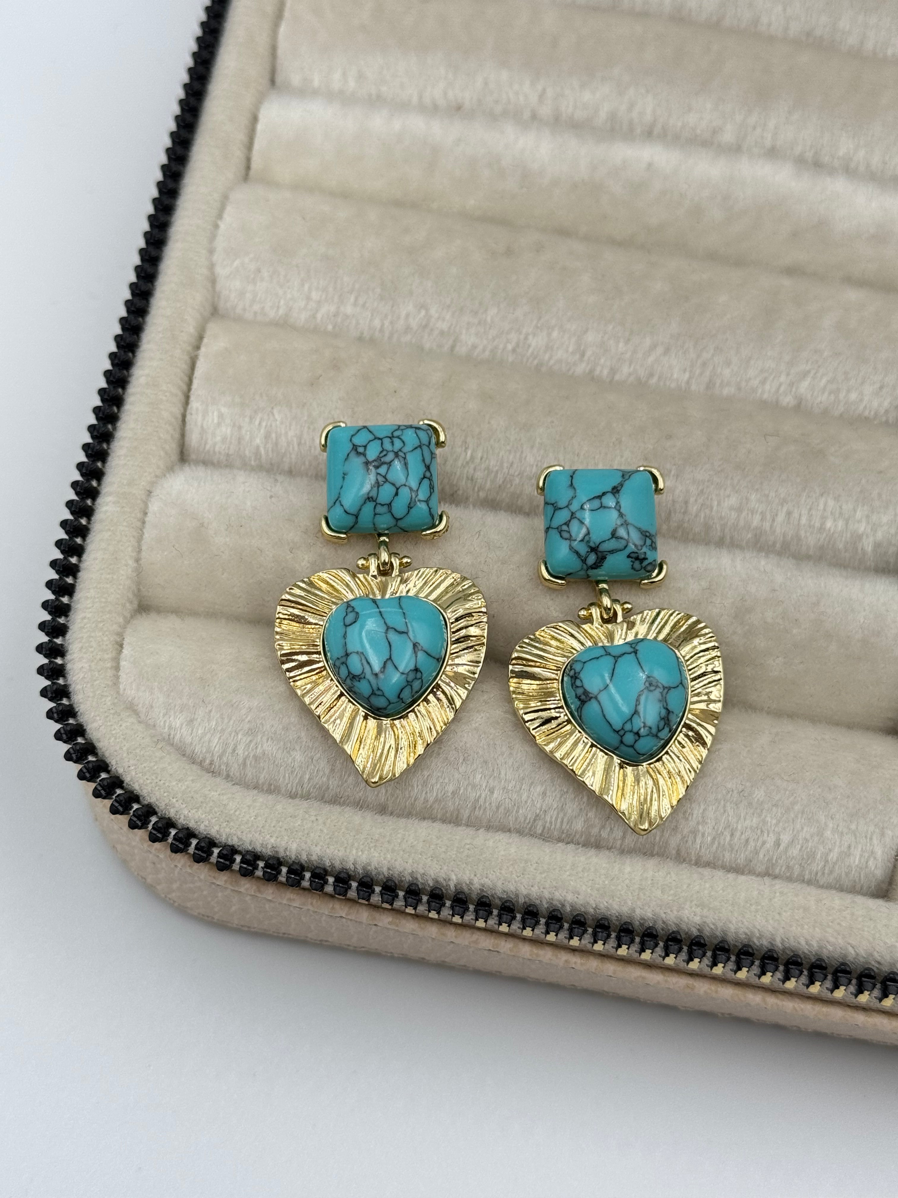 İTHAL KALP DETAYLI FİRUZE TAŞ GÖRÜNÜMLÜ KÜPE