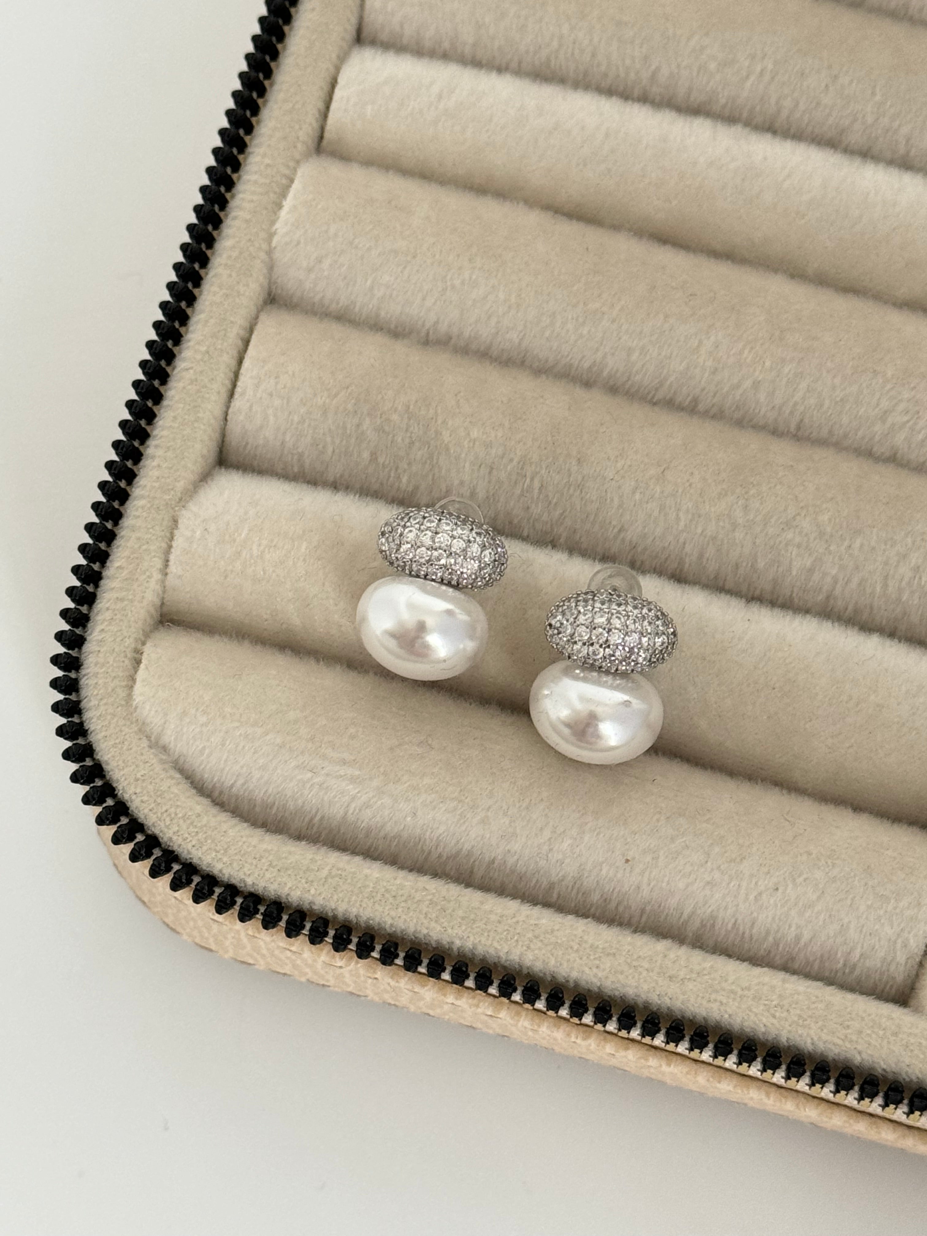 İTHAL İNCİ DETAYLI SİLVER KÜPE