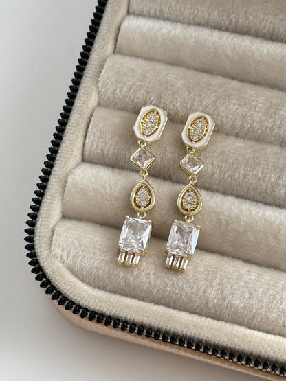 İTHAL BAGET TAŞLI GOLD KÜPE