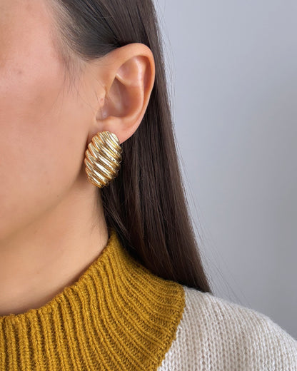 İTHAL MİDYE DESENLİ GOLD KÜPE