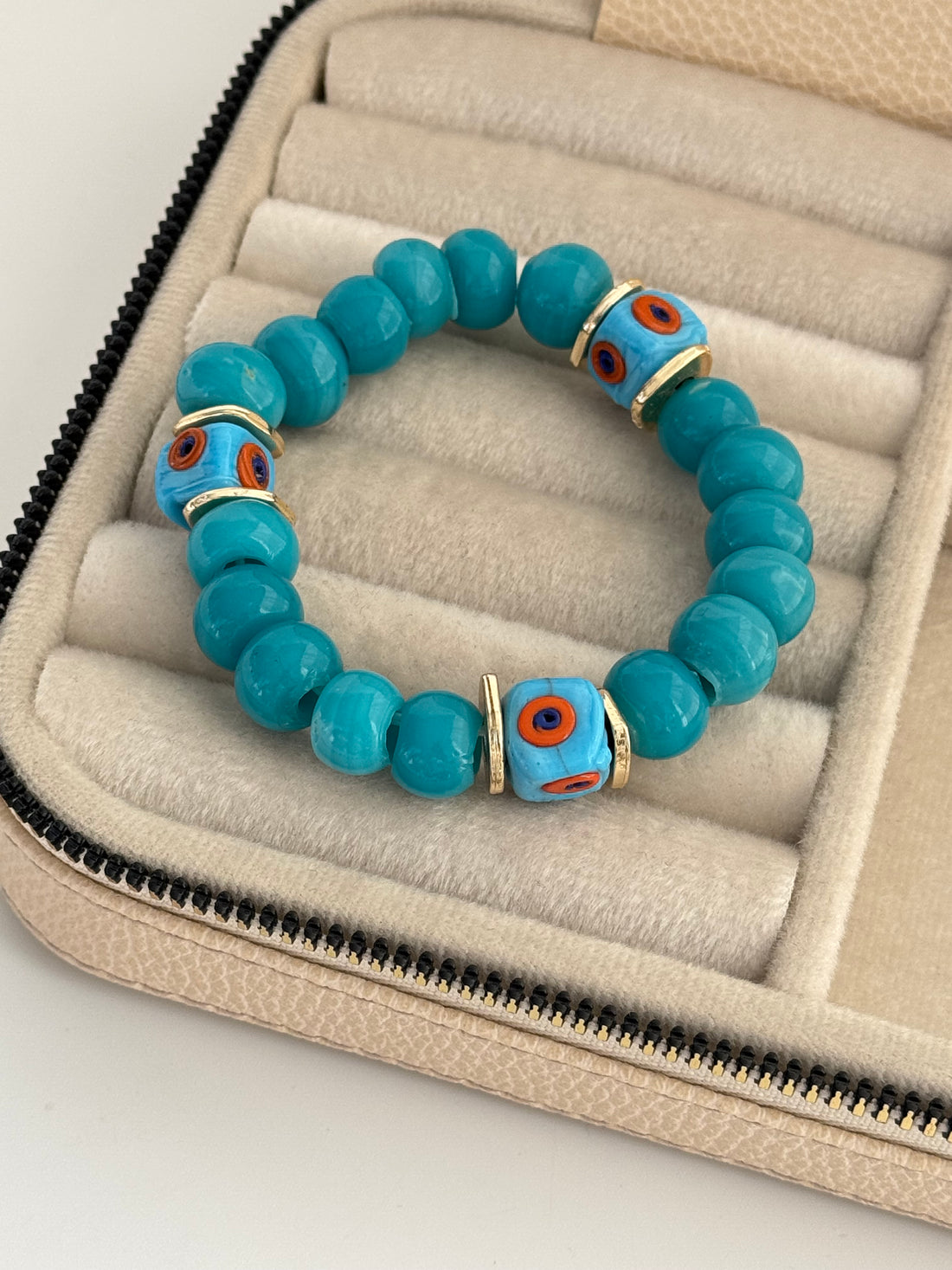 ŞİVA NAZAR BONCUK DETAYLI DOĞAL TAŞLI ALTIN KAPLAMA LASTİK BİLEKLİK