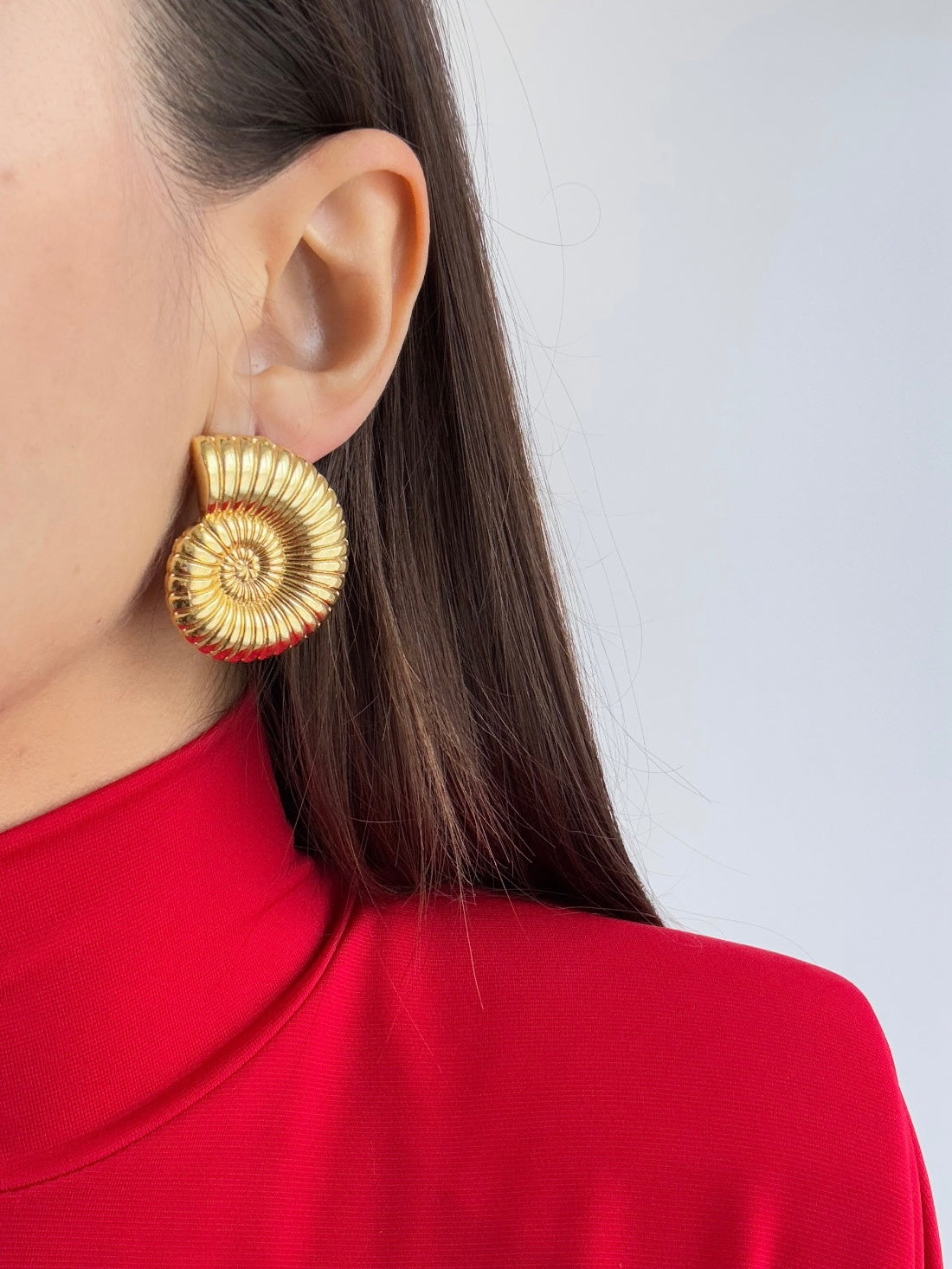 DENİZ KABUĞU MODEL ALTIN KAPLAMA KÜPE