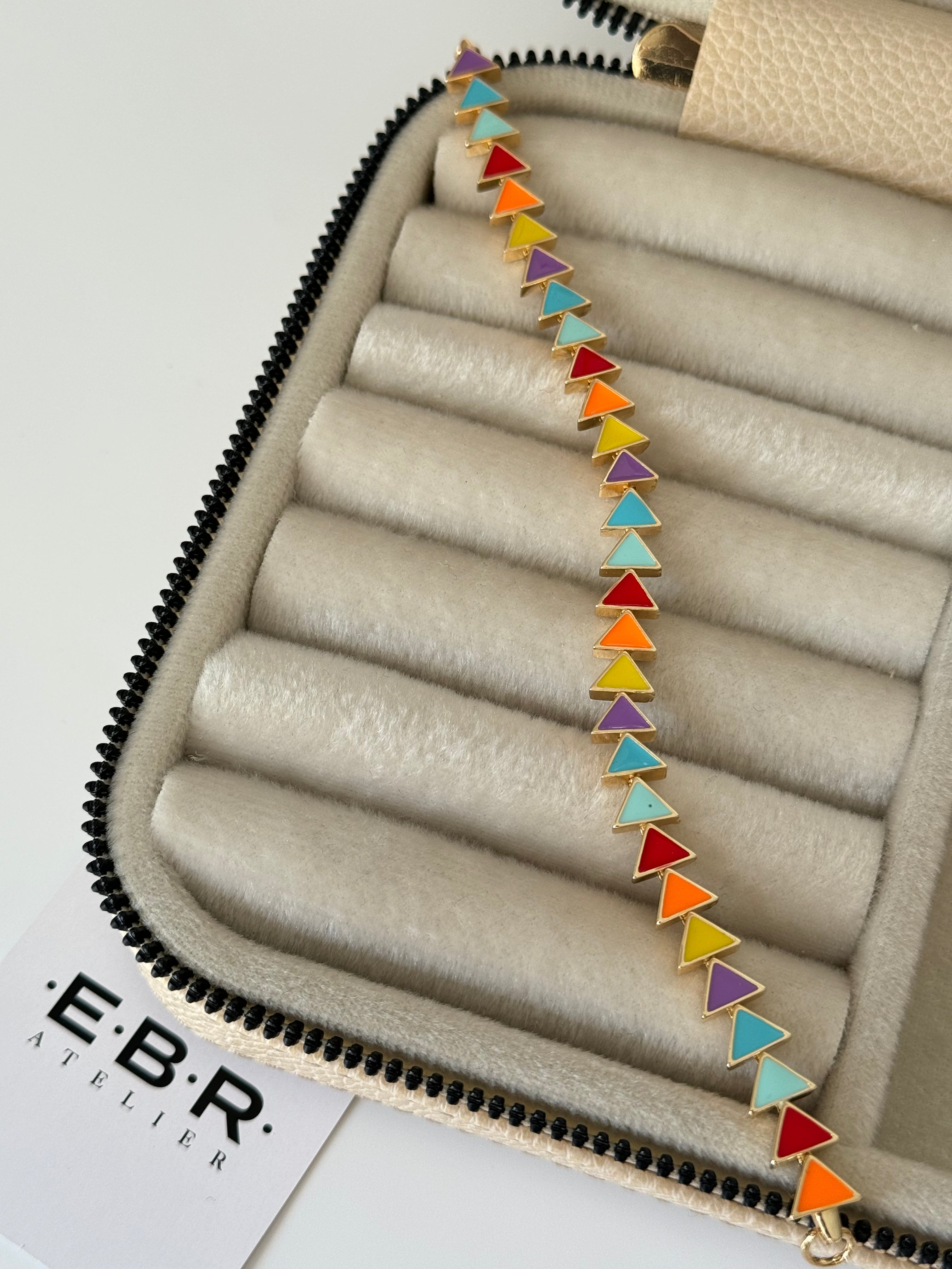 İTHAL RENKLİ ÜÇGEN DETAYLI BİLEKLİK