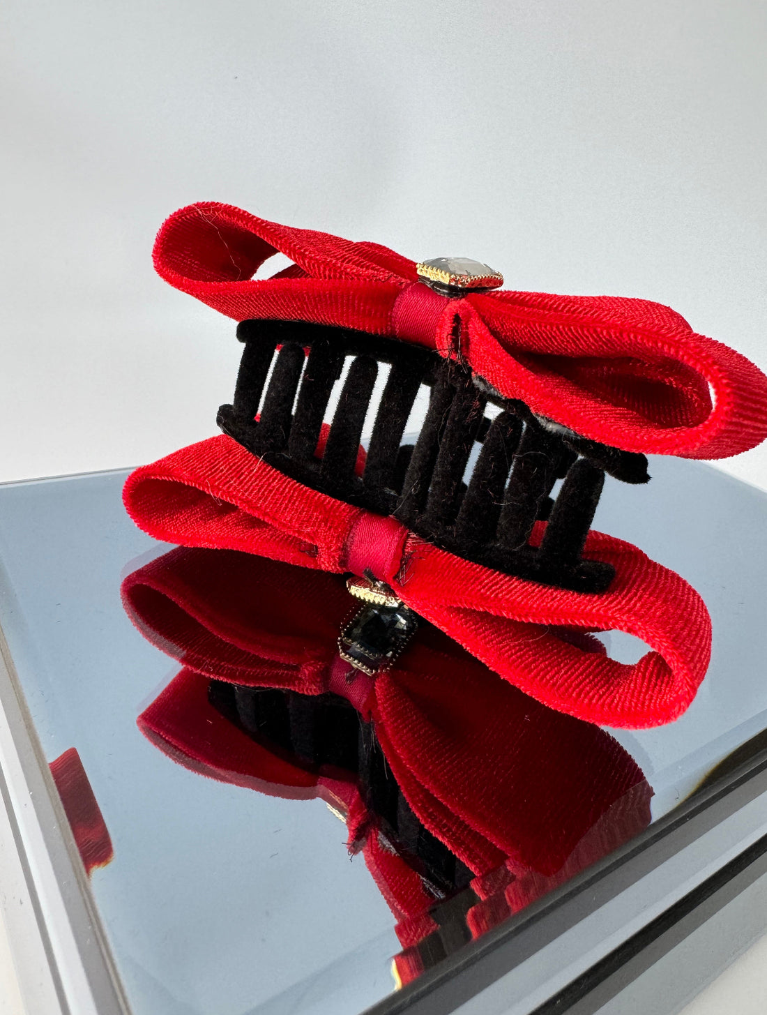 İTHAL KIRMIZI KADİFE FİYONK MANDAL TOKA