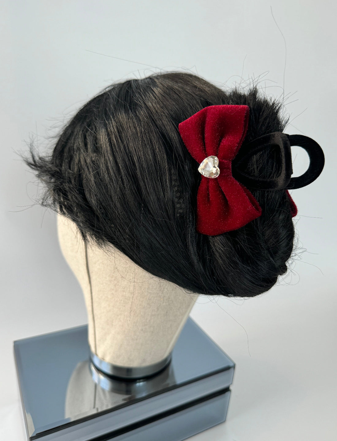 İTHAL BORDO FİYONK KADİFE KALP DETAYLI MANDAL TOKA