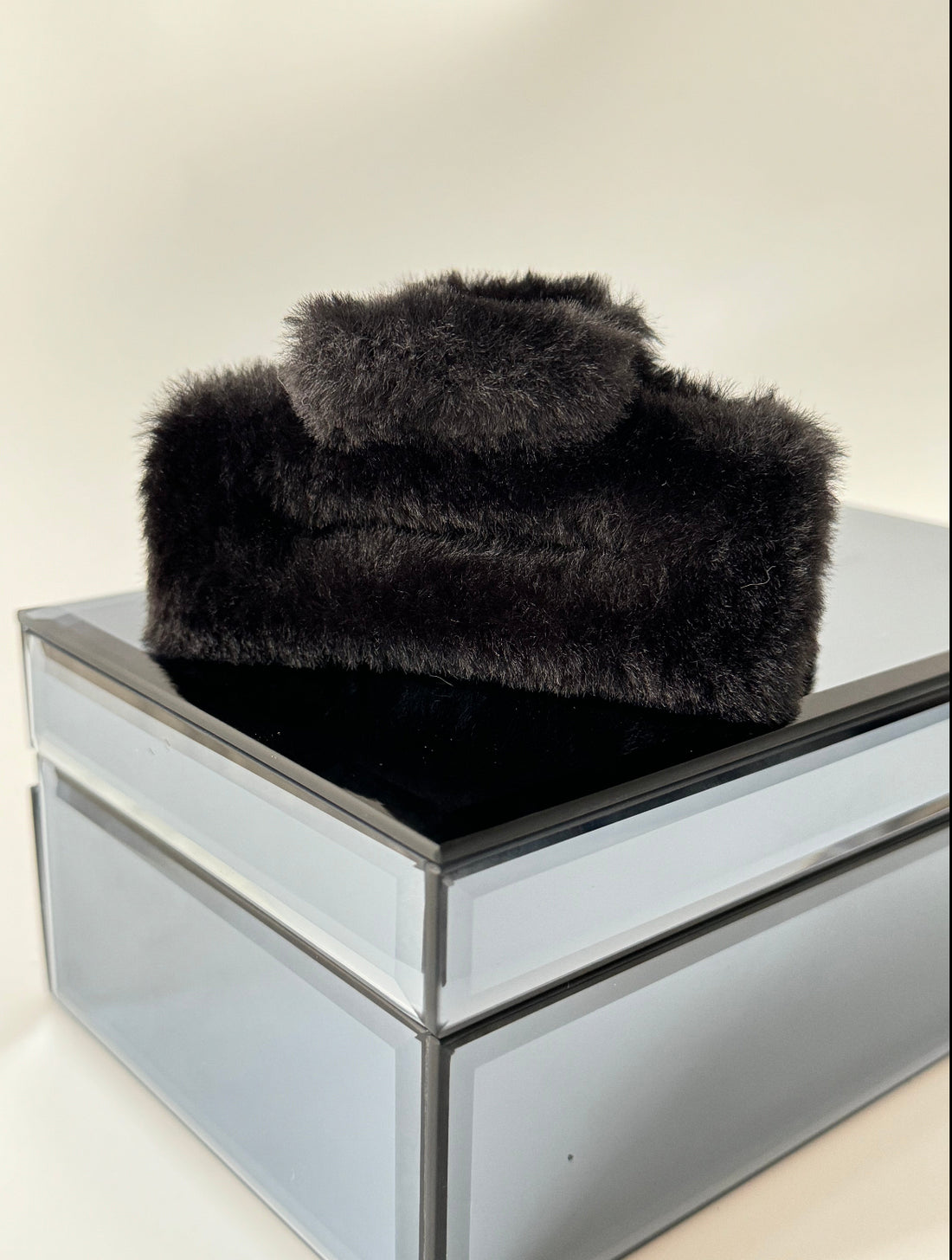 İTHAL SİYAH DİKDÖRTGEN ORTA BOY PELUŞ MANDAL TOKA