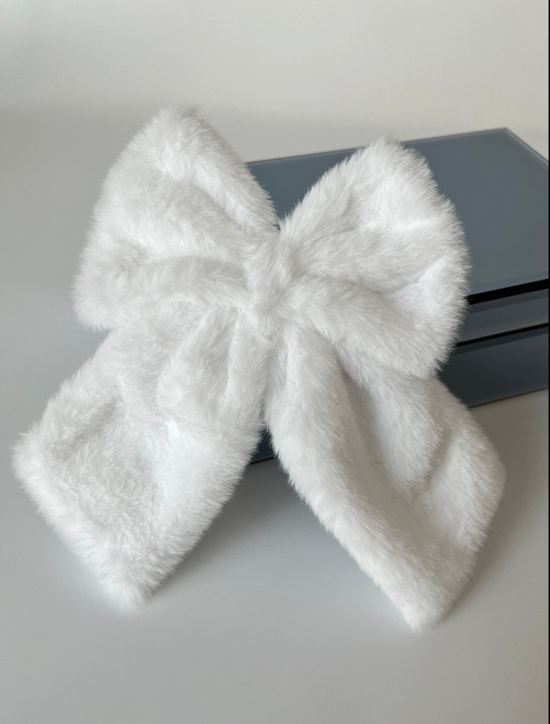 İTHAL ÇİFT KULLANIMLI ÇIKARILABİLİR BEYAZ PELUŞ FİYONK TOKA