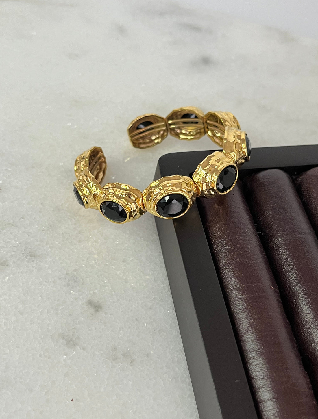 HAVER SİYAH DOĞAL TAŞLI AYARLANABİLİR GOLD ALTIN KAPLAMA KELEPÇE BİLEKLİK