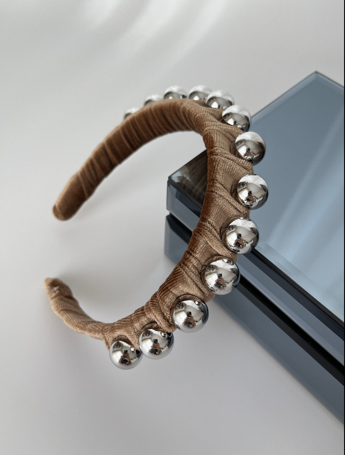 FARZİN İTHAL SİLVER BONCUKLU KAHVERENGİ TAÇ