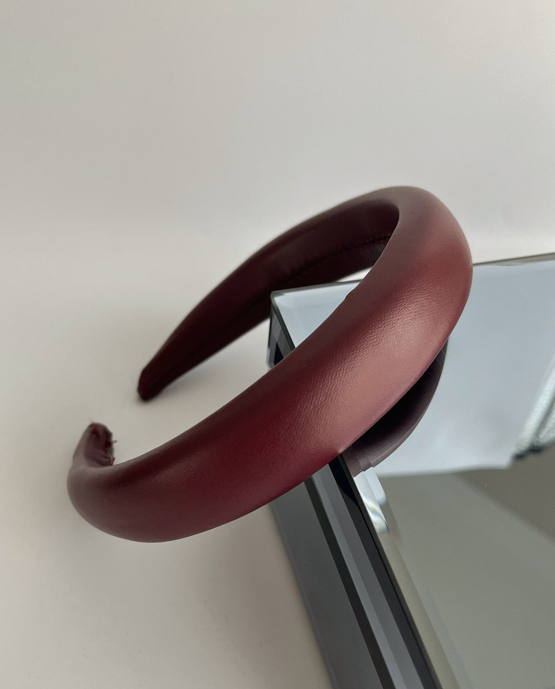 KİYA BORDO DERİ İNCE TAÇ