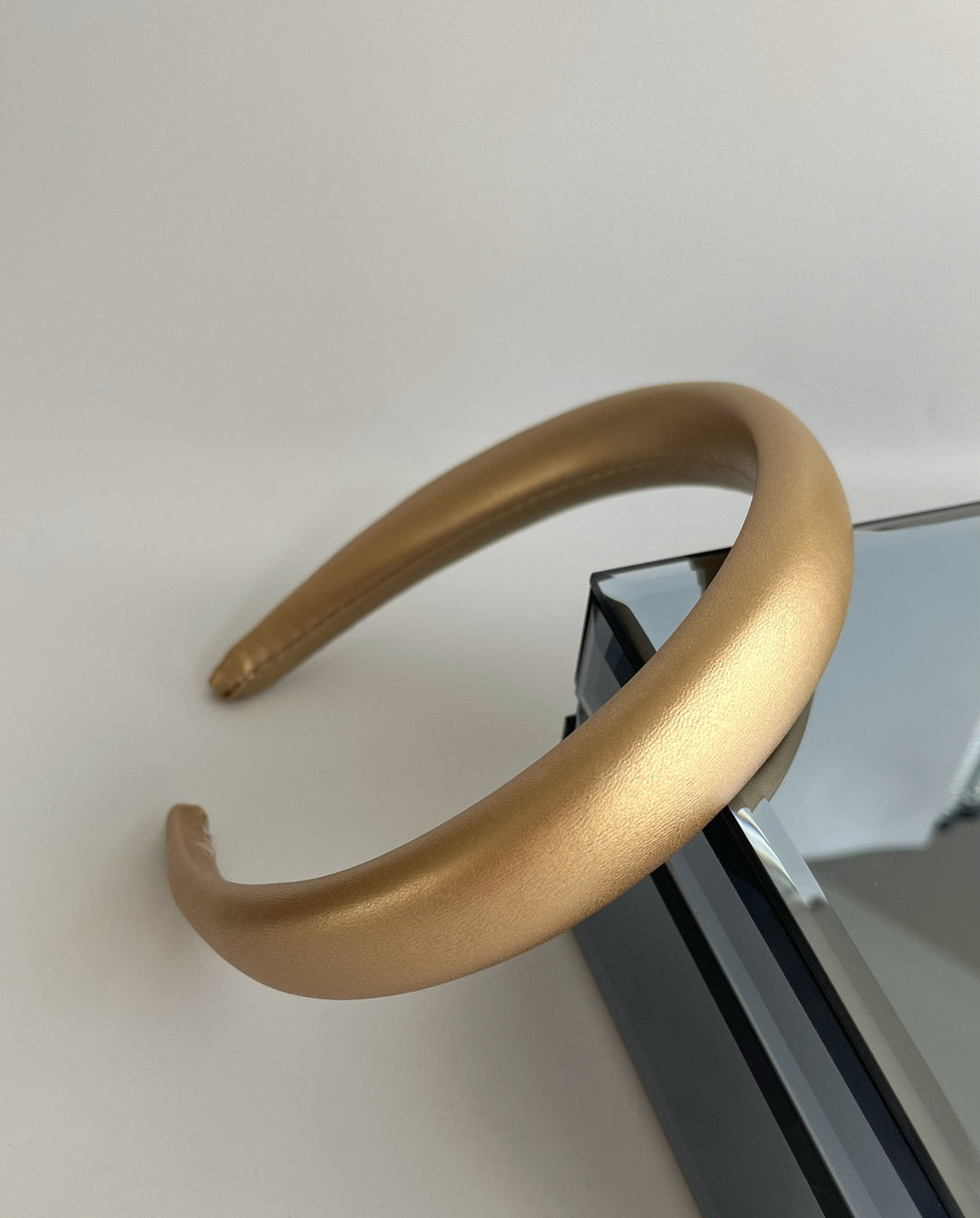 KİYA GOLD DERİ İNCE TAÇ