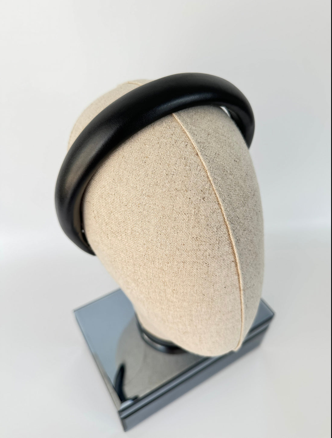 KİYA SİYAH DERİ İNCE TAÇ