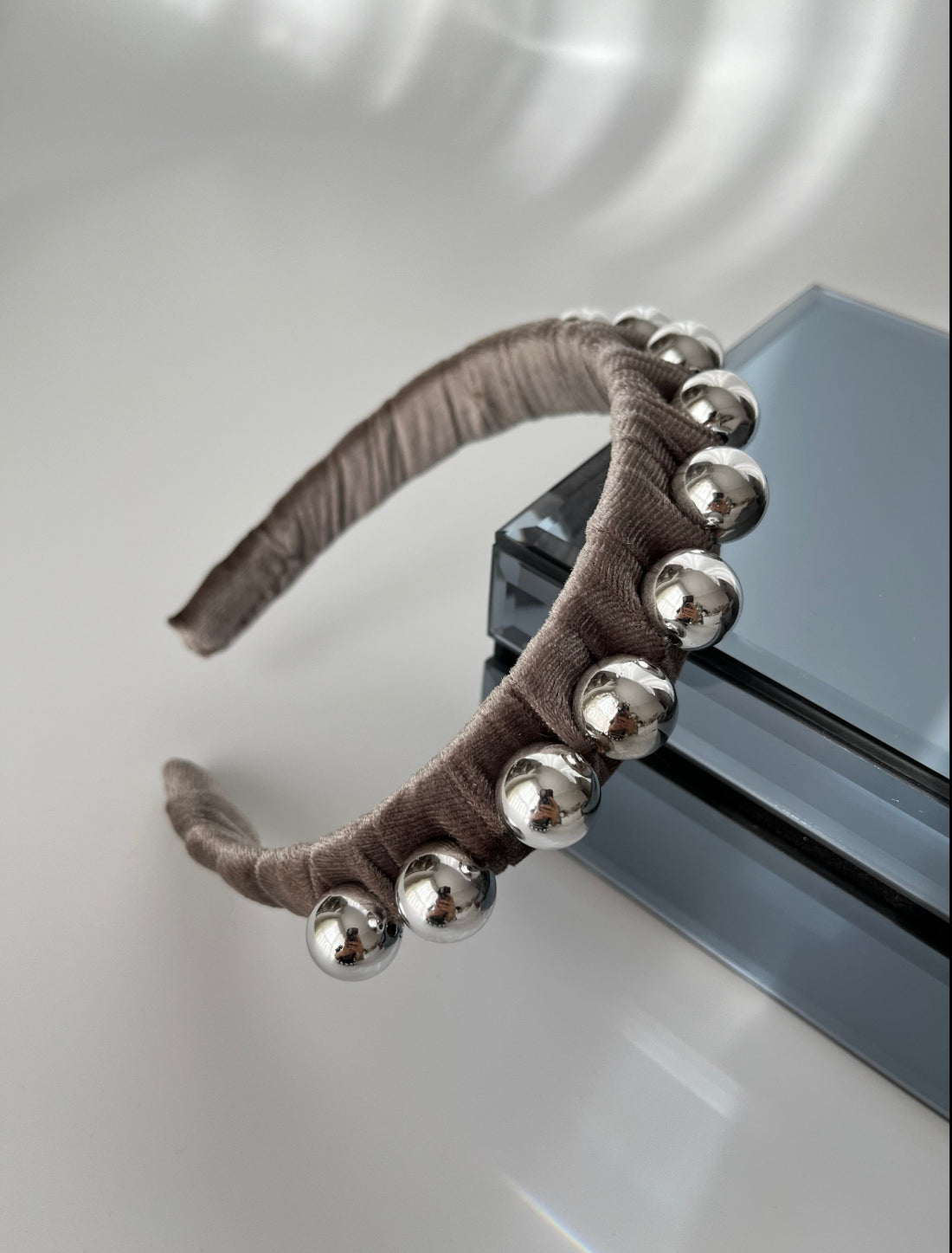 FARZİN İTHAL SİLVER BONCUKLU GRİ TAÇ