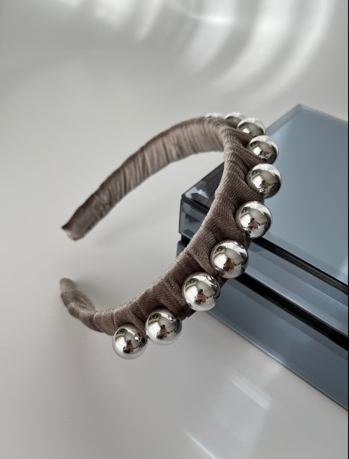 FARZİN İTHAL SİLVER BONCUKLU GRİ TAÇ