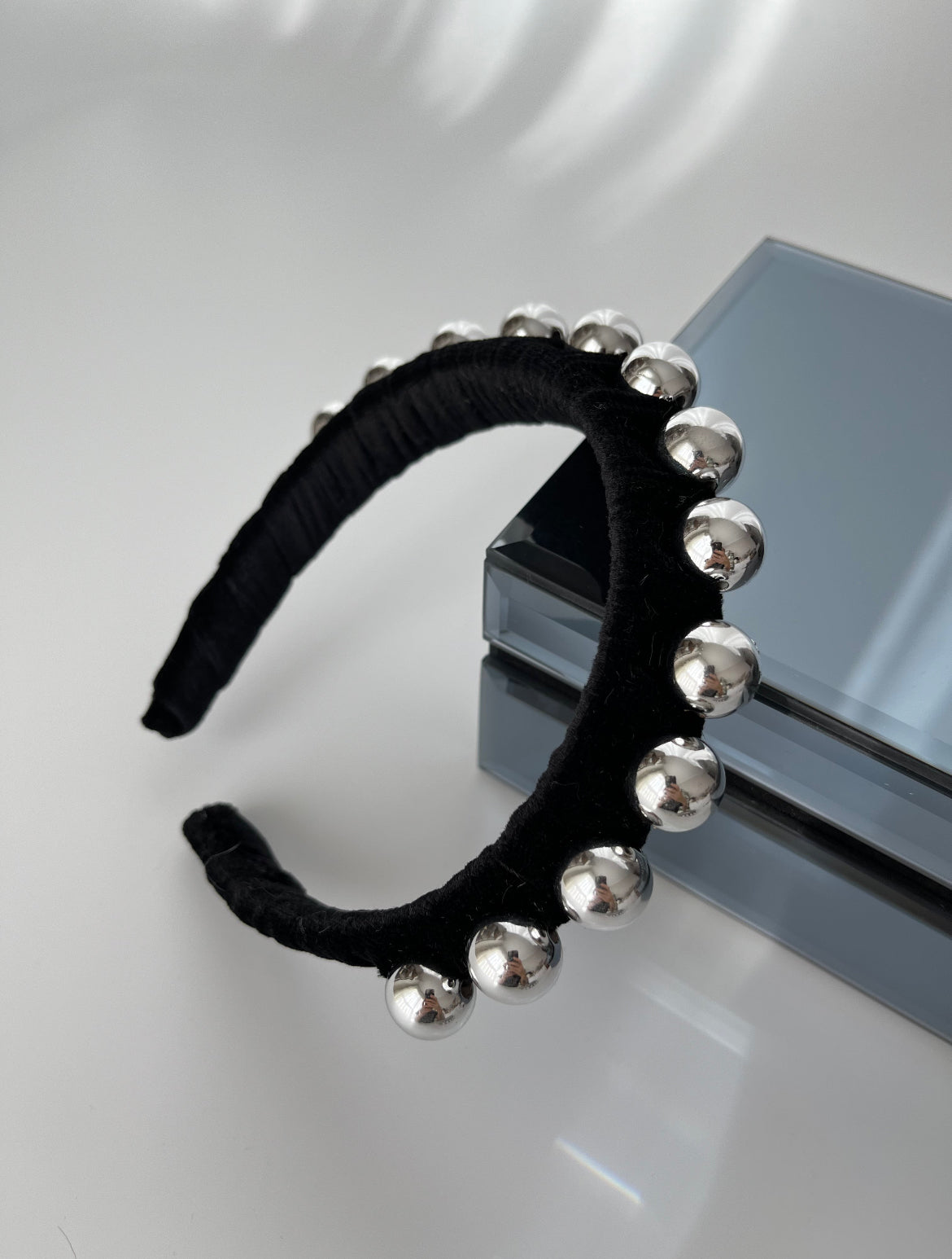 FARZİN İTHAL SİLVER BONCUKLU SİYAH TAÇ