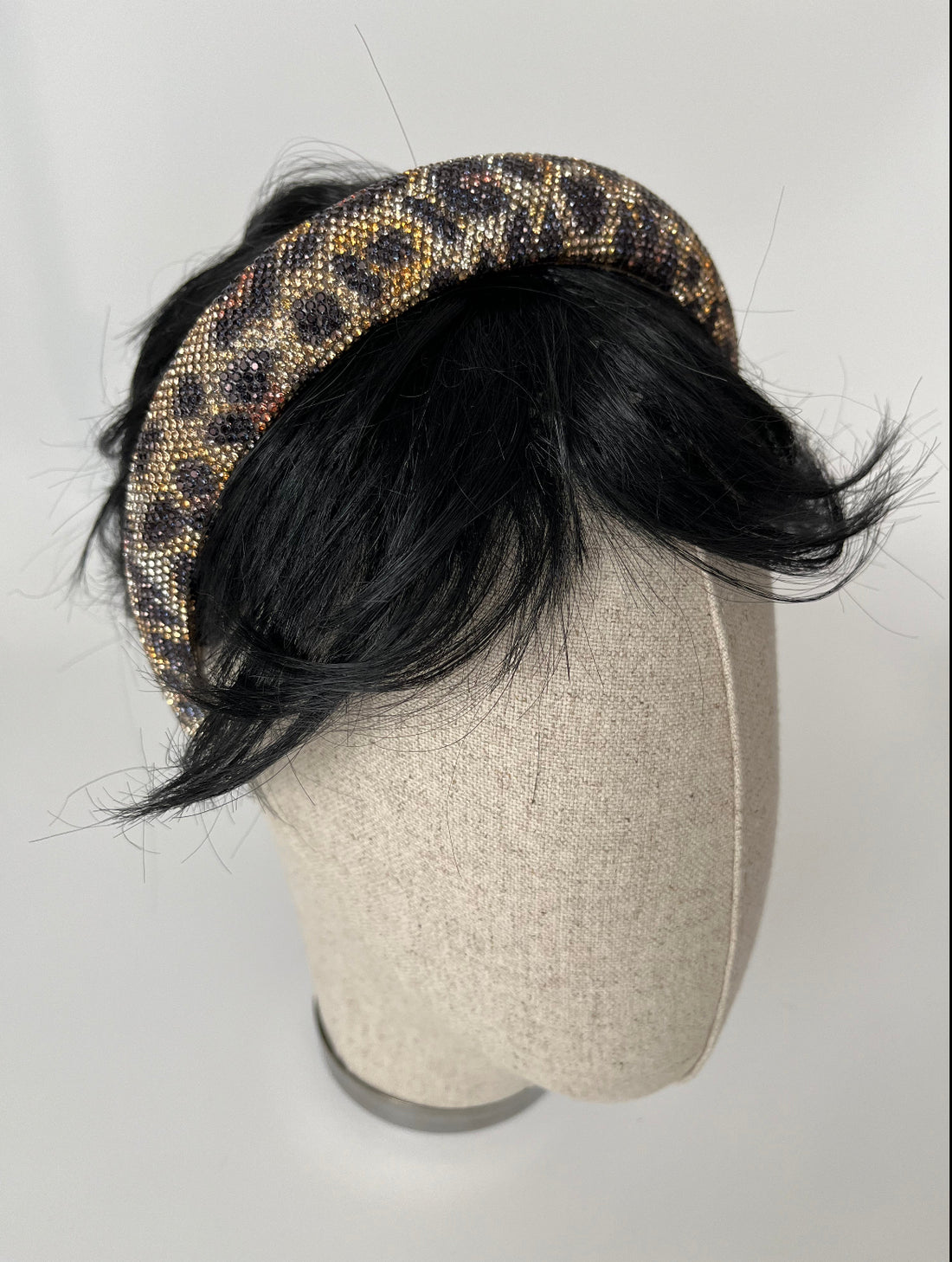 TİNA İTHAL BOMBELİ LEOPARLI KRİSTAL TAŞLI TAÇ