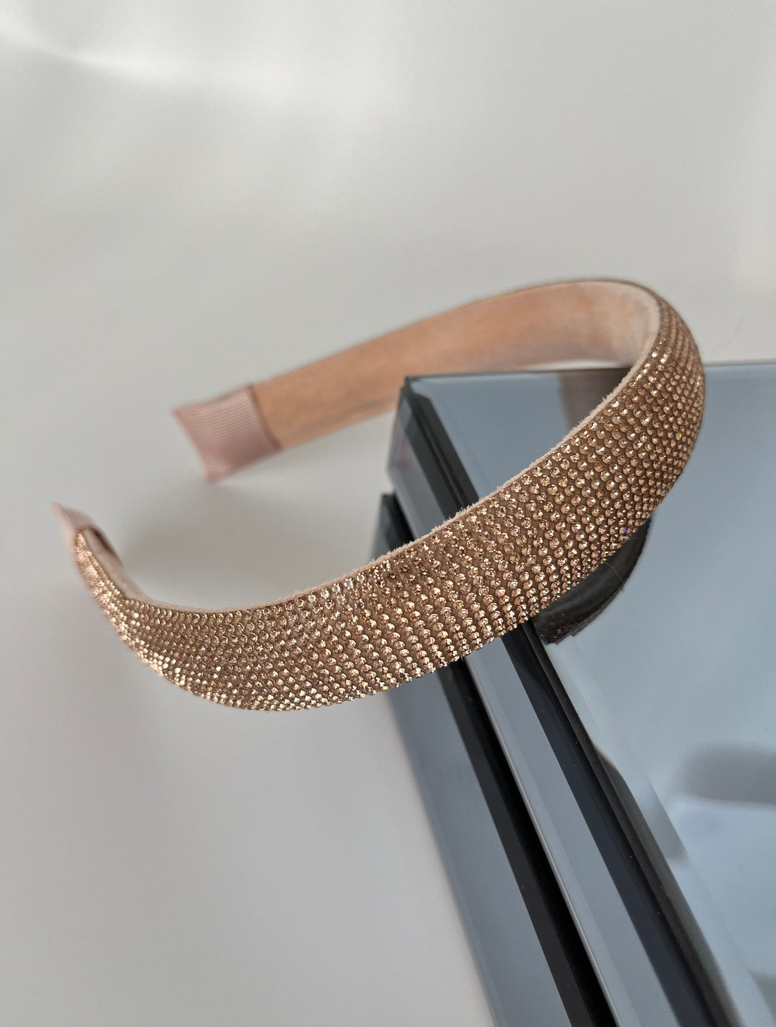 DARYA PEMBE KRİSTAL TAŞLI TAÇ