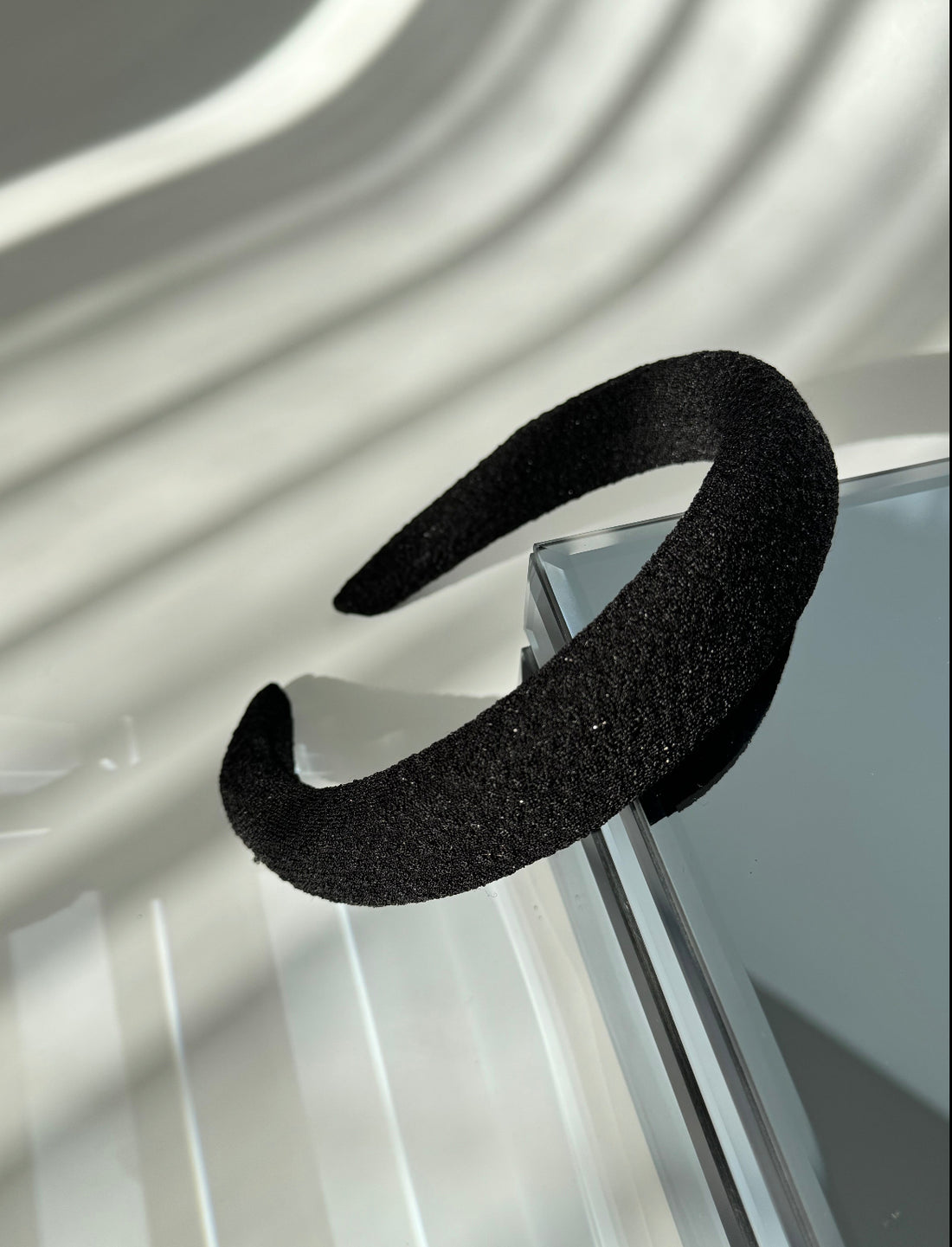 RİNDAN İTHAL SİYAH PIRILTILI TAÇ