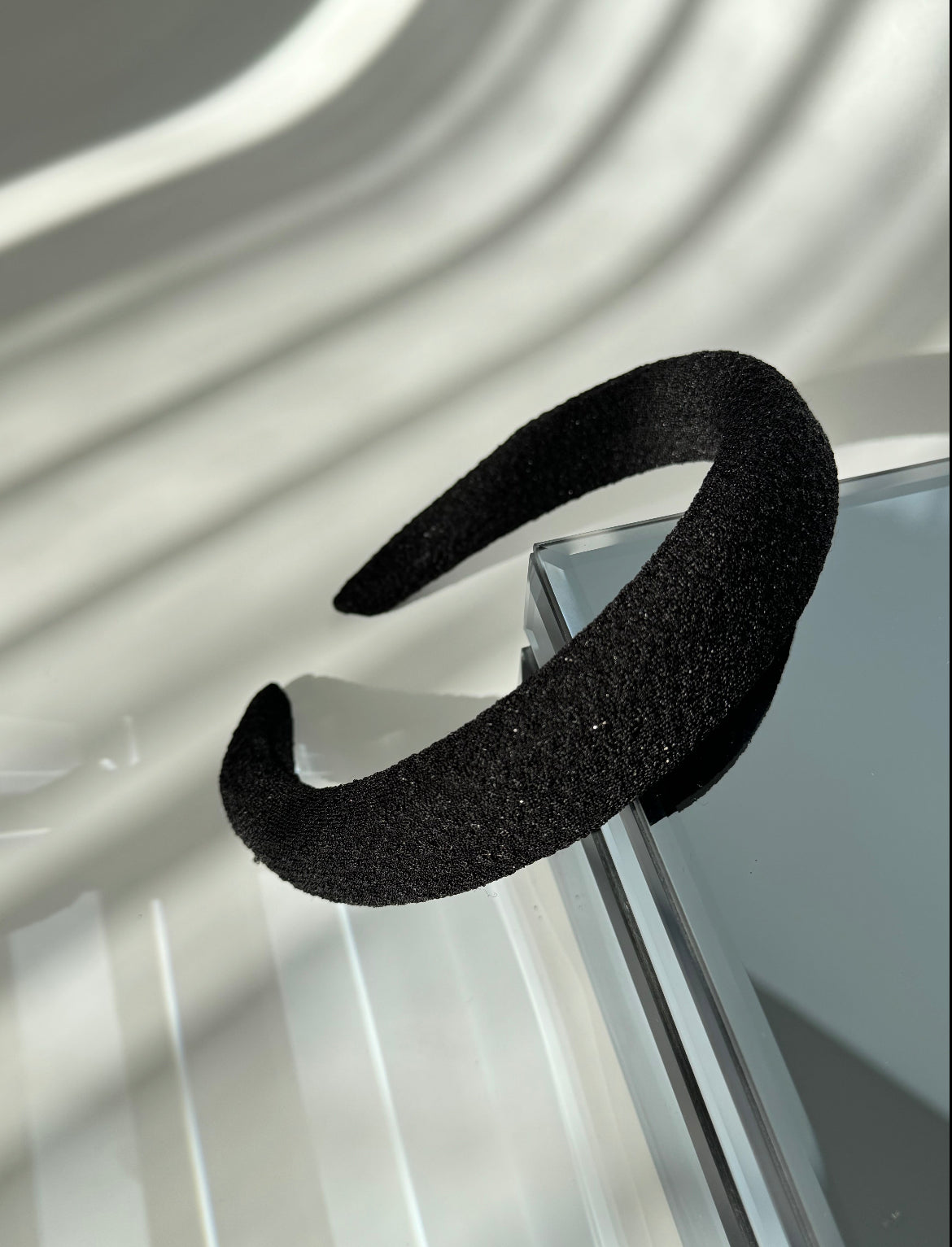 RİNDAN İTHAL SİYAH PIRILTILI TAÇ