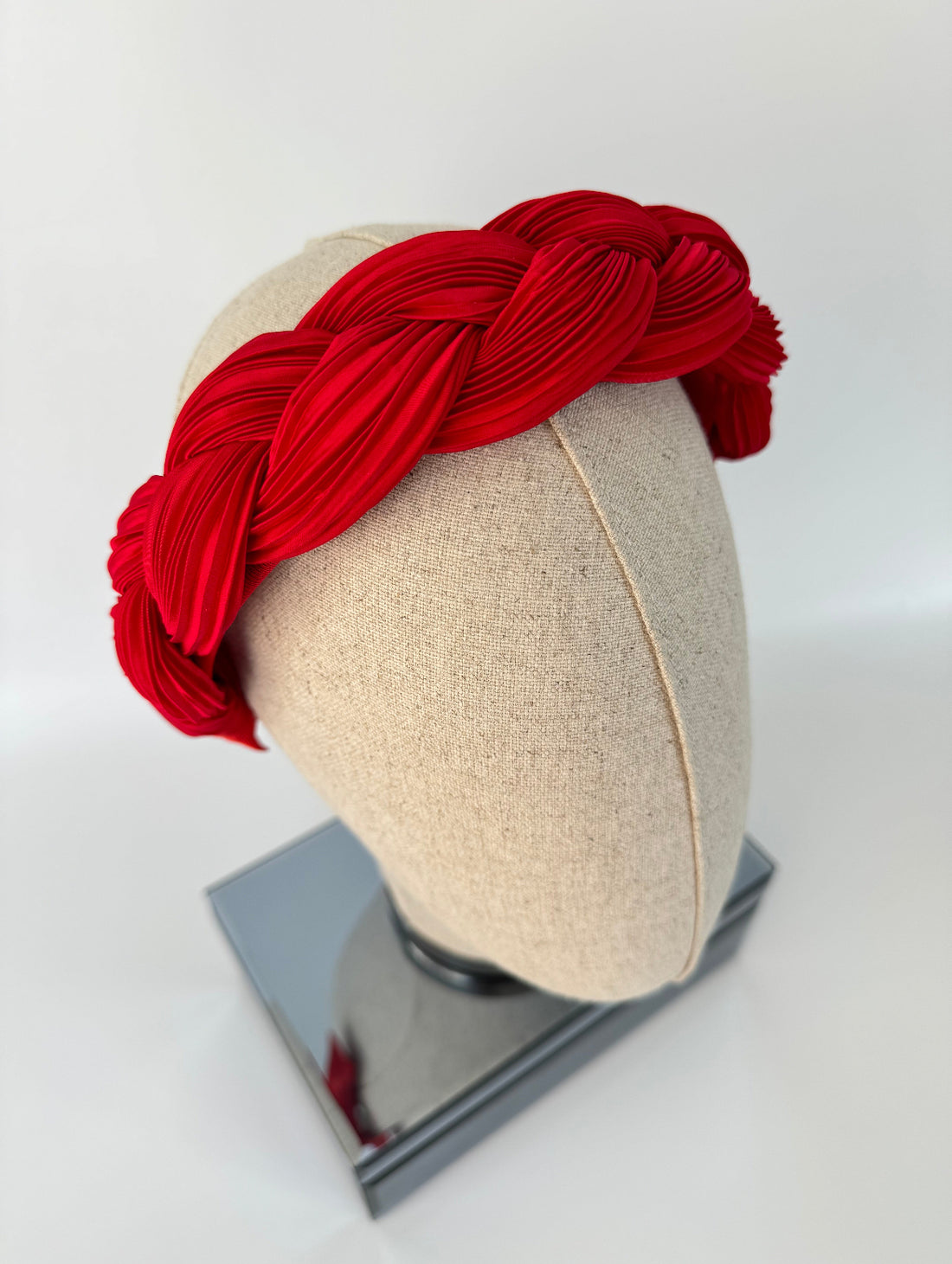 MİŞA İTHAL KIRMIZI PİLİSE ÖRGÜLÜ TAÇ