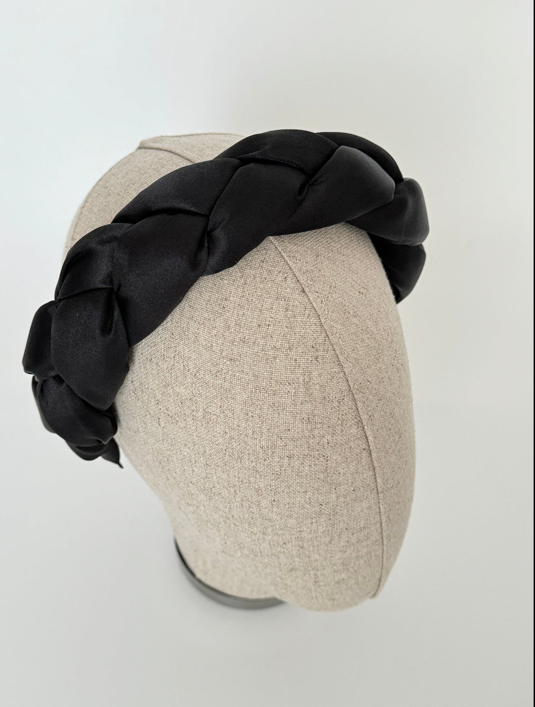 TENAY İTHAL SİYAH SATEN ÖRGÜ TAÇ